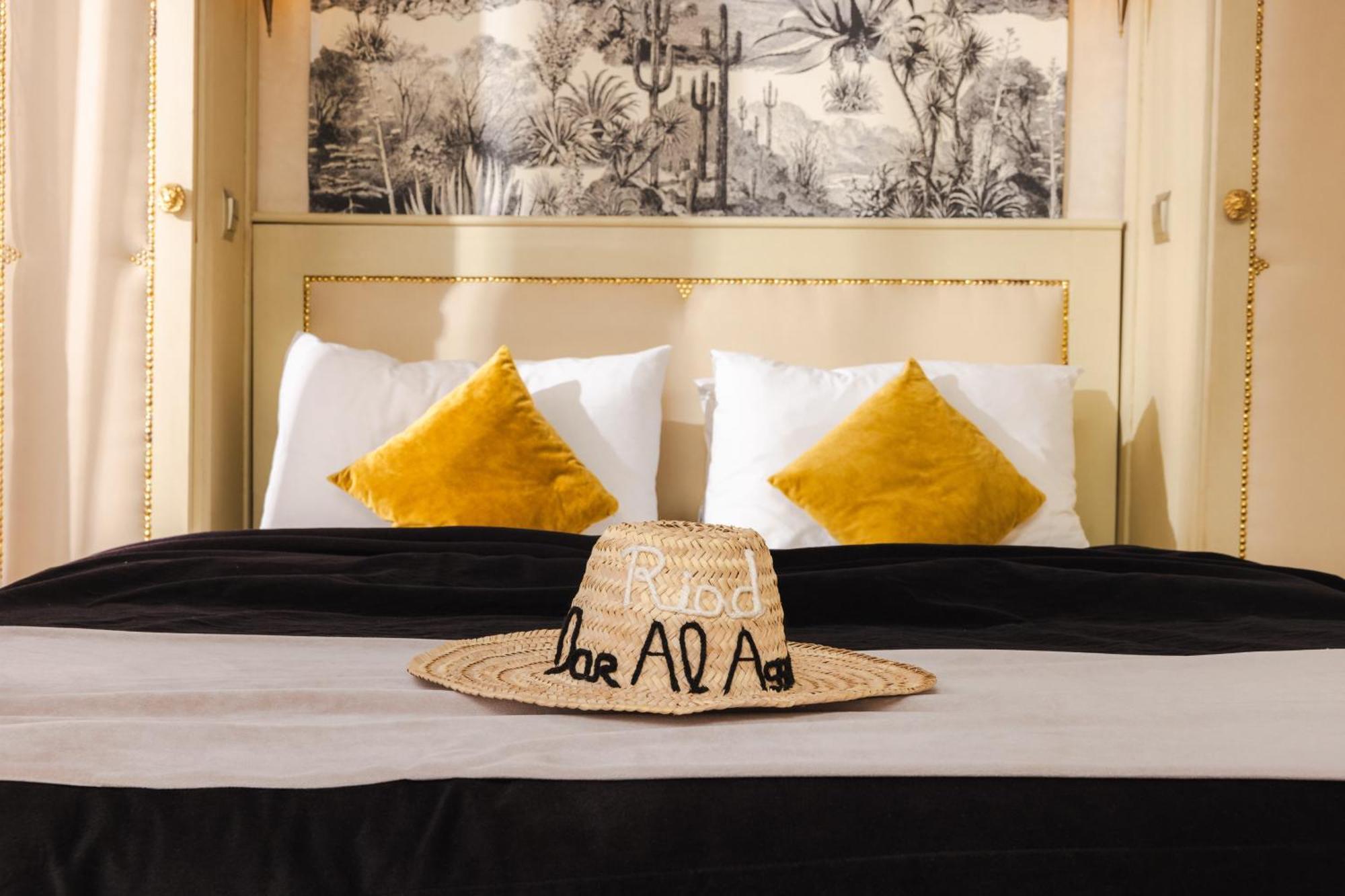 Deluxe Room,1758322233:JPEG