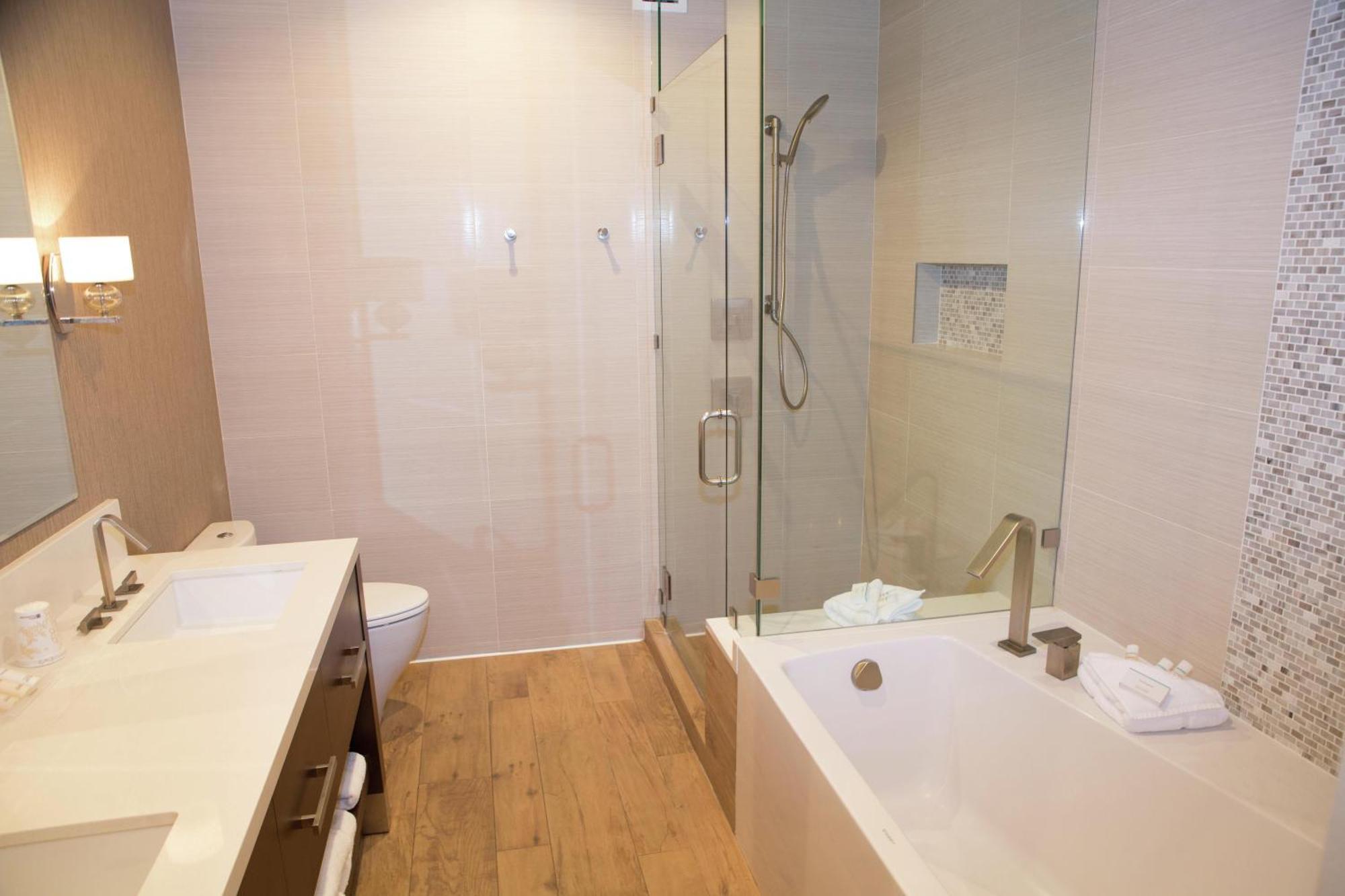 King Junior Suite with Sofa Bed