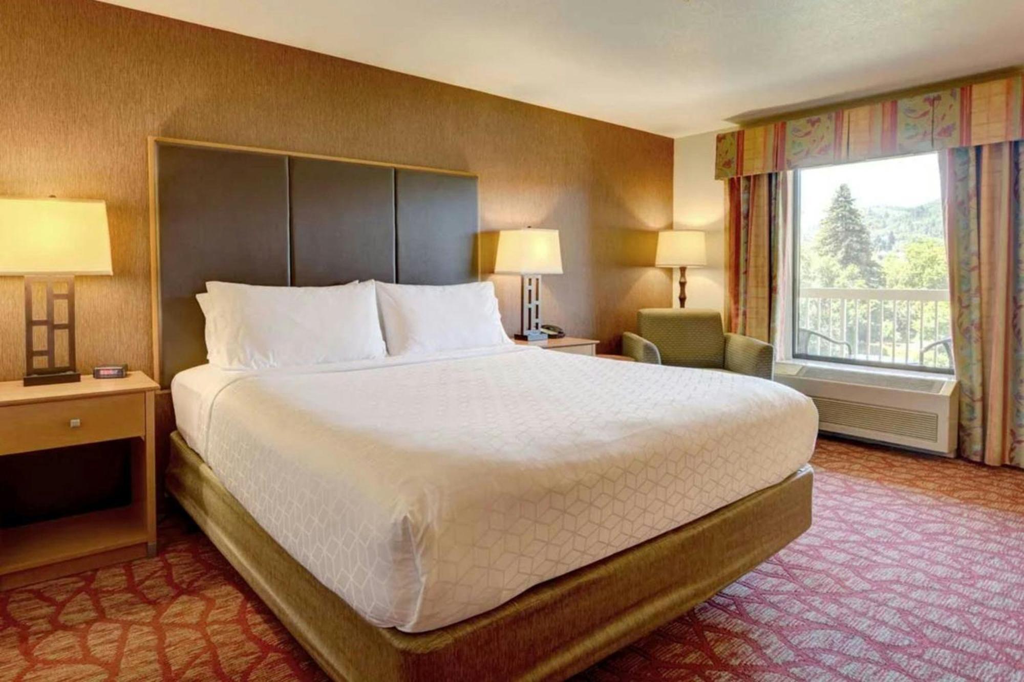 King Room with Balcony and River View