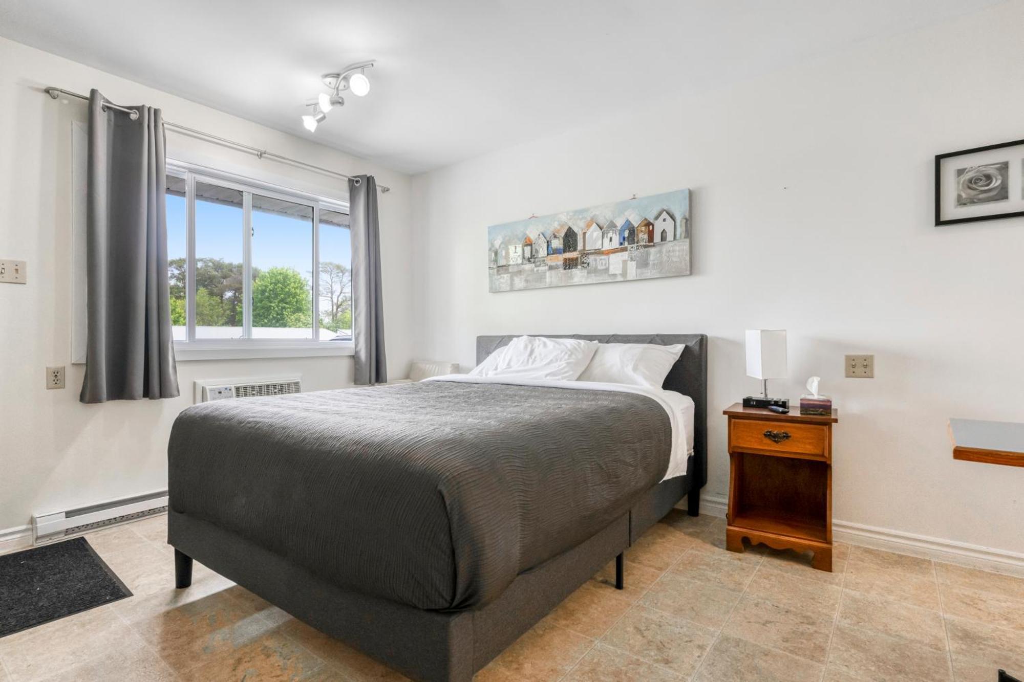 Standard Queen Room