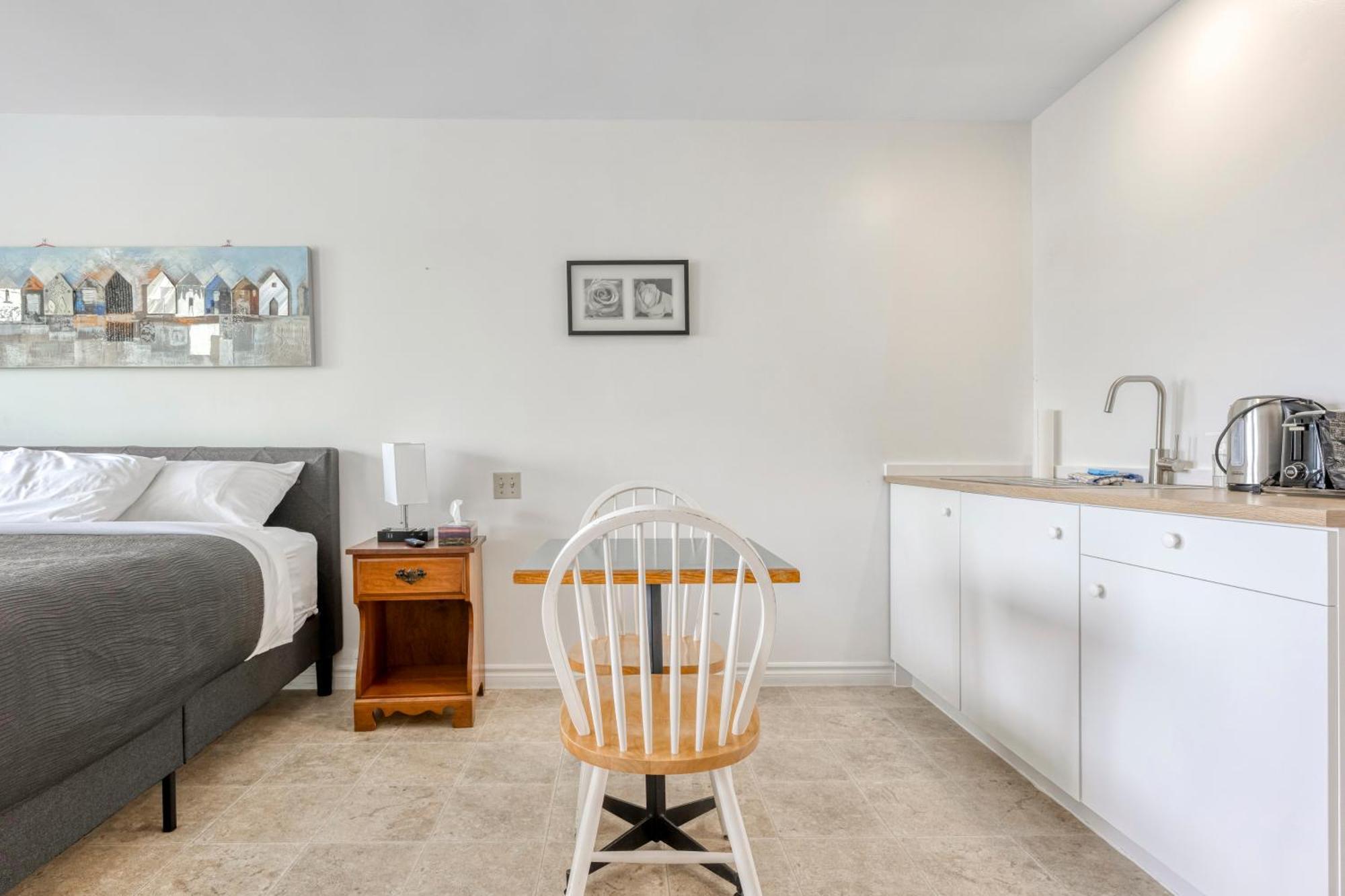 Standard Queen Room