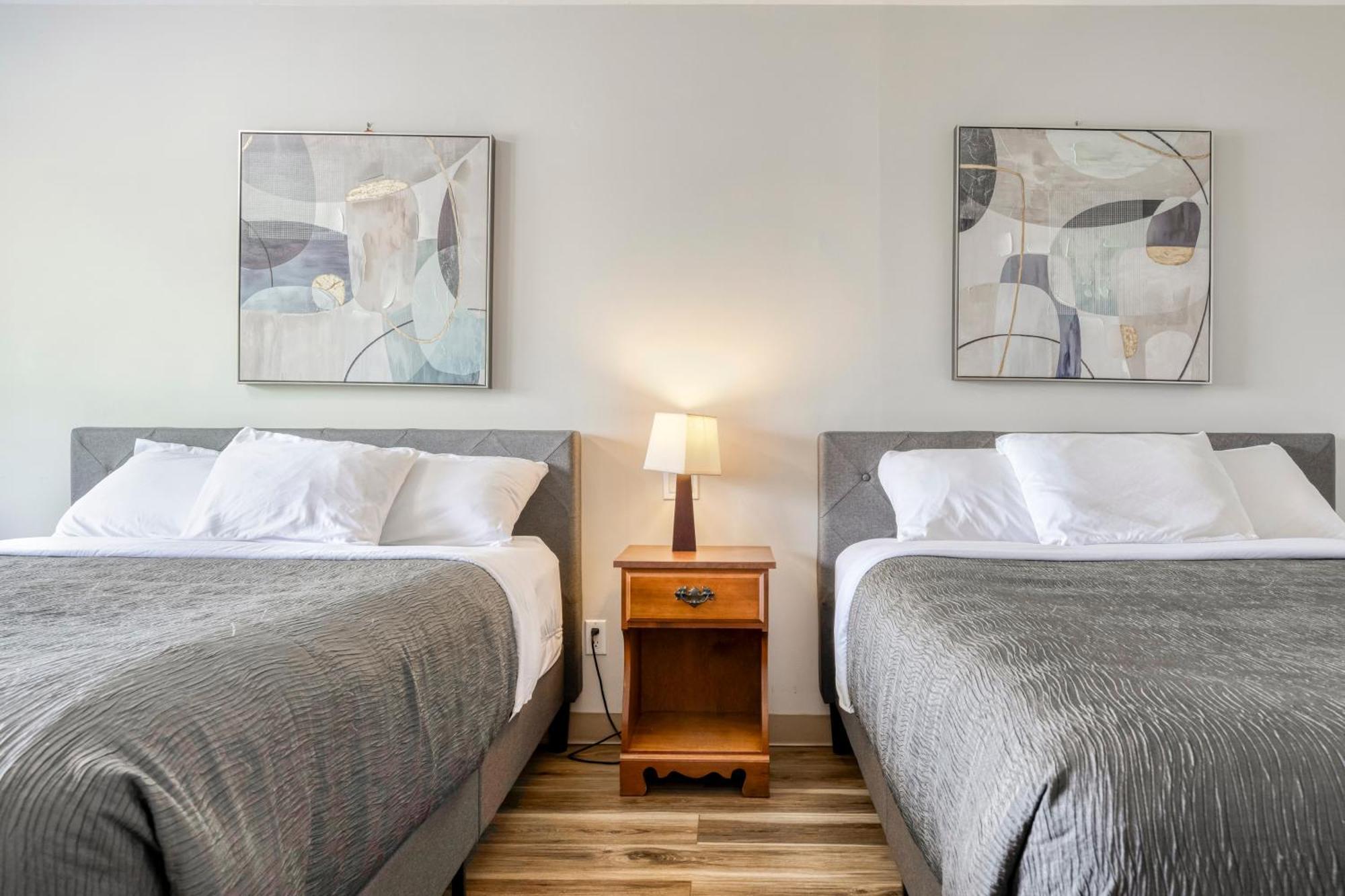 Standard Queen Room