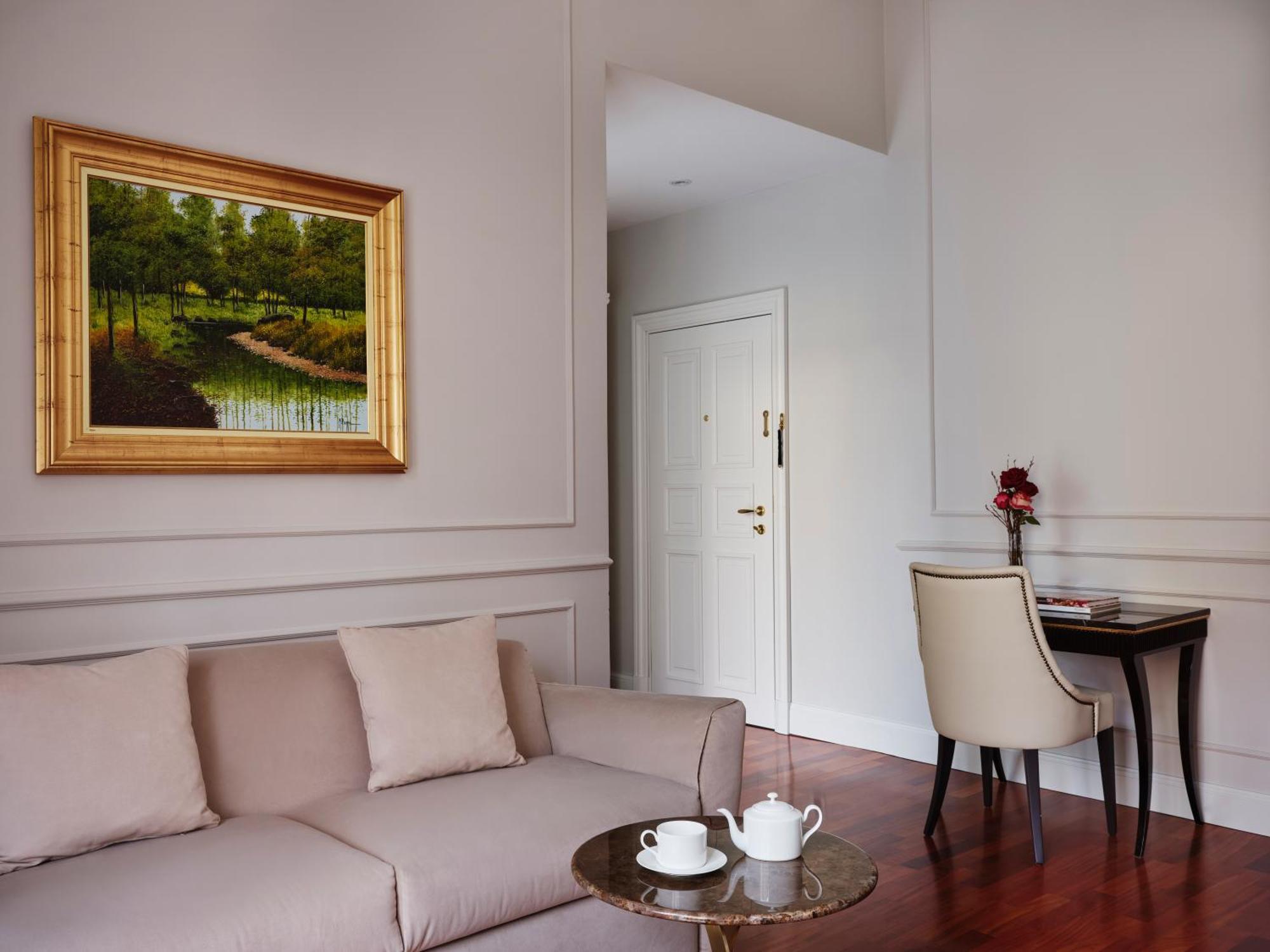 Family Room with Sofa bed and City View