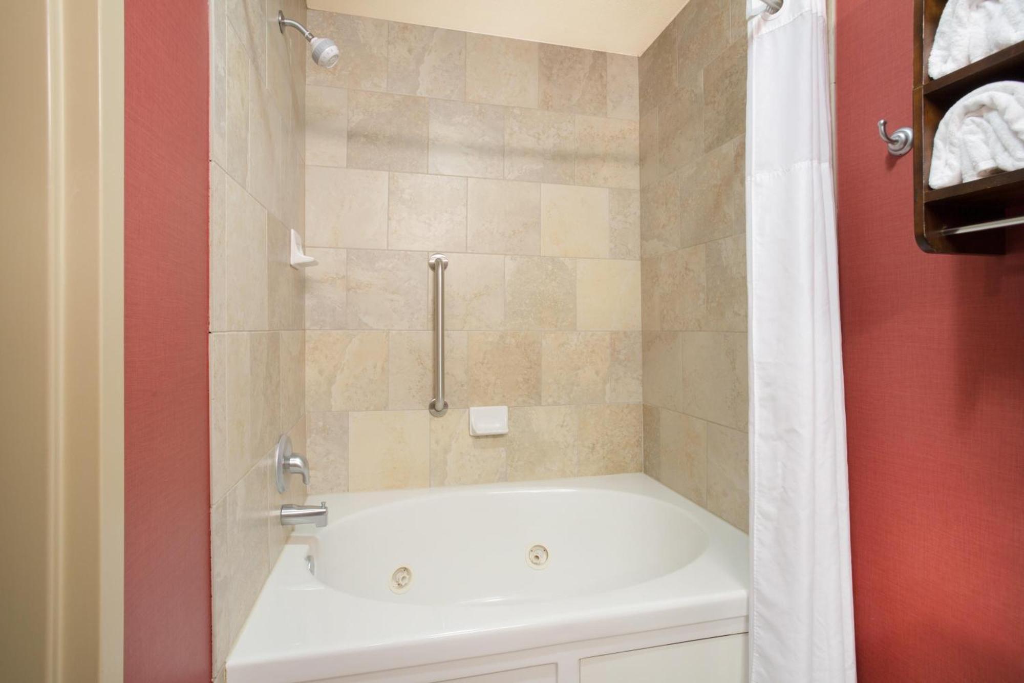 King Studio Suite with Whirlpool - Non-Smoking