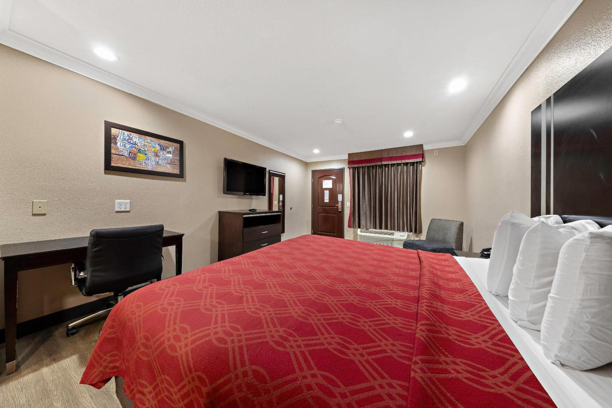 King Room with tub - Accessible/Non-Smoking
