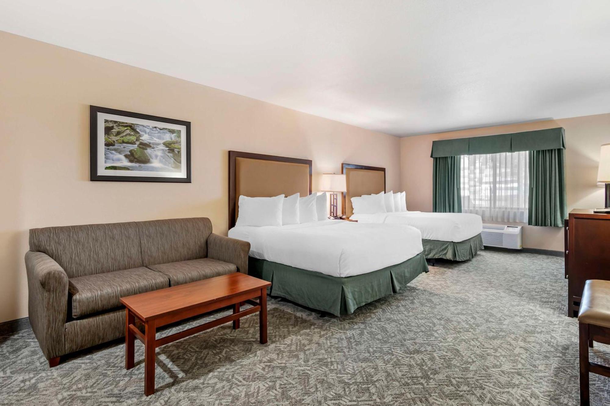 Queen Room with Two Queen Beds and Mobility Accessible Bathtub