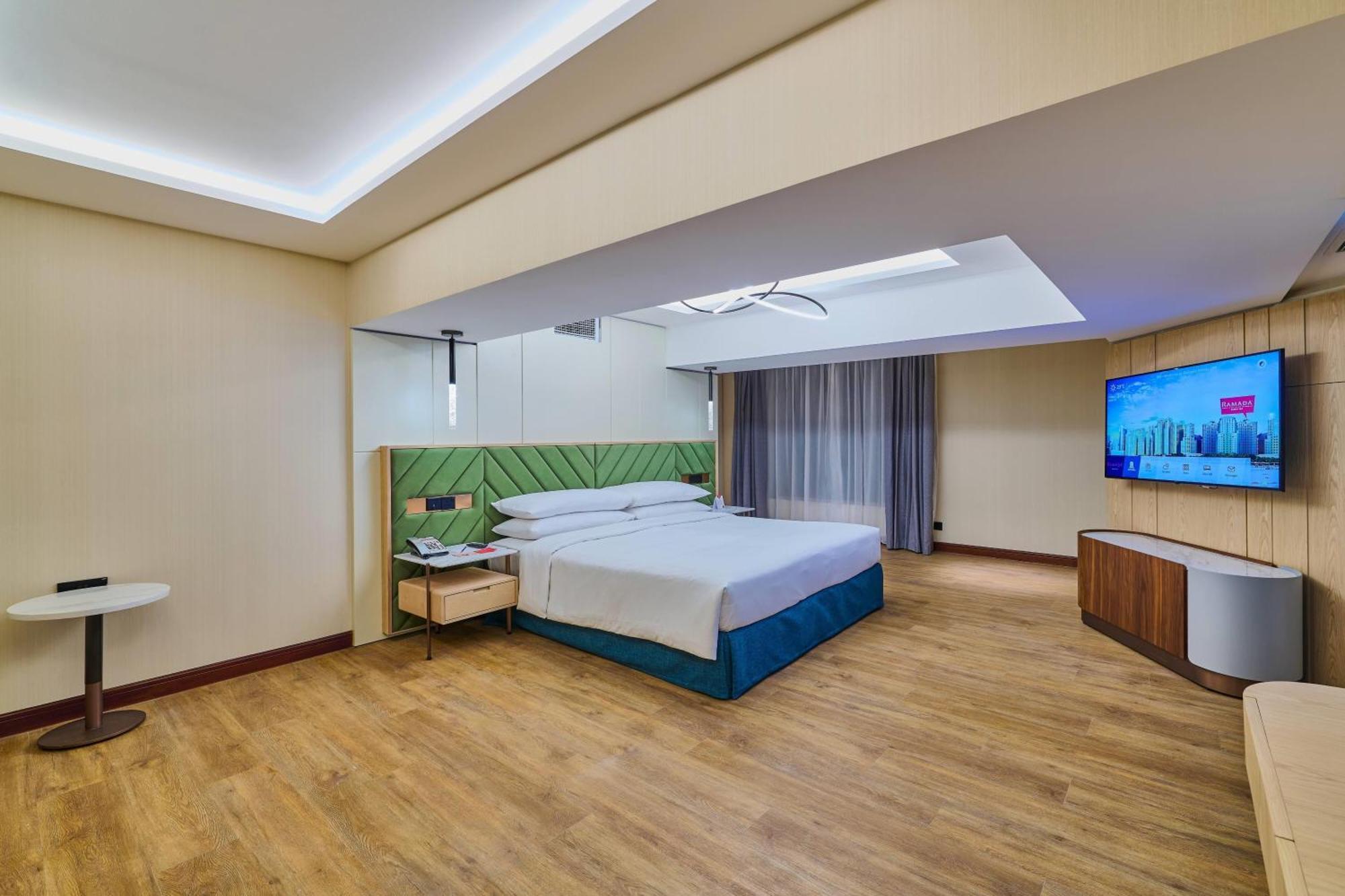 One-Bedroom Penthouse King Suite City View