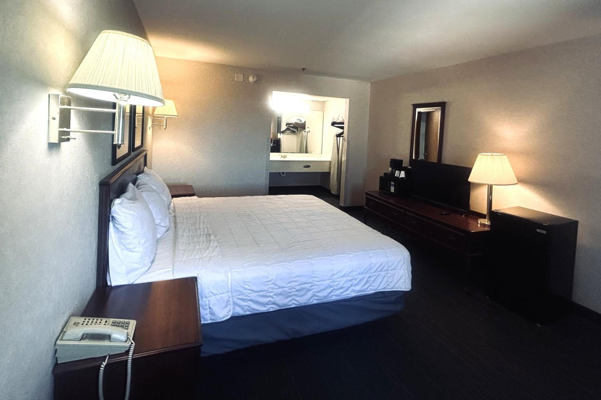 Deluxe King Room