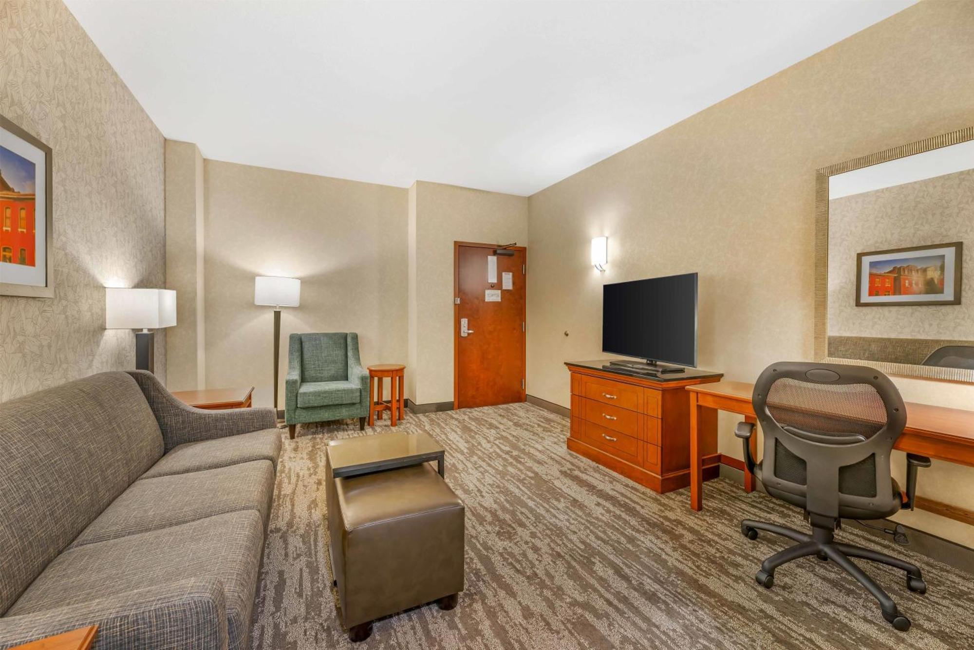 Queen Suite with Two Queen Beds
