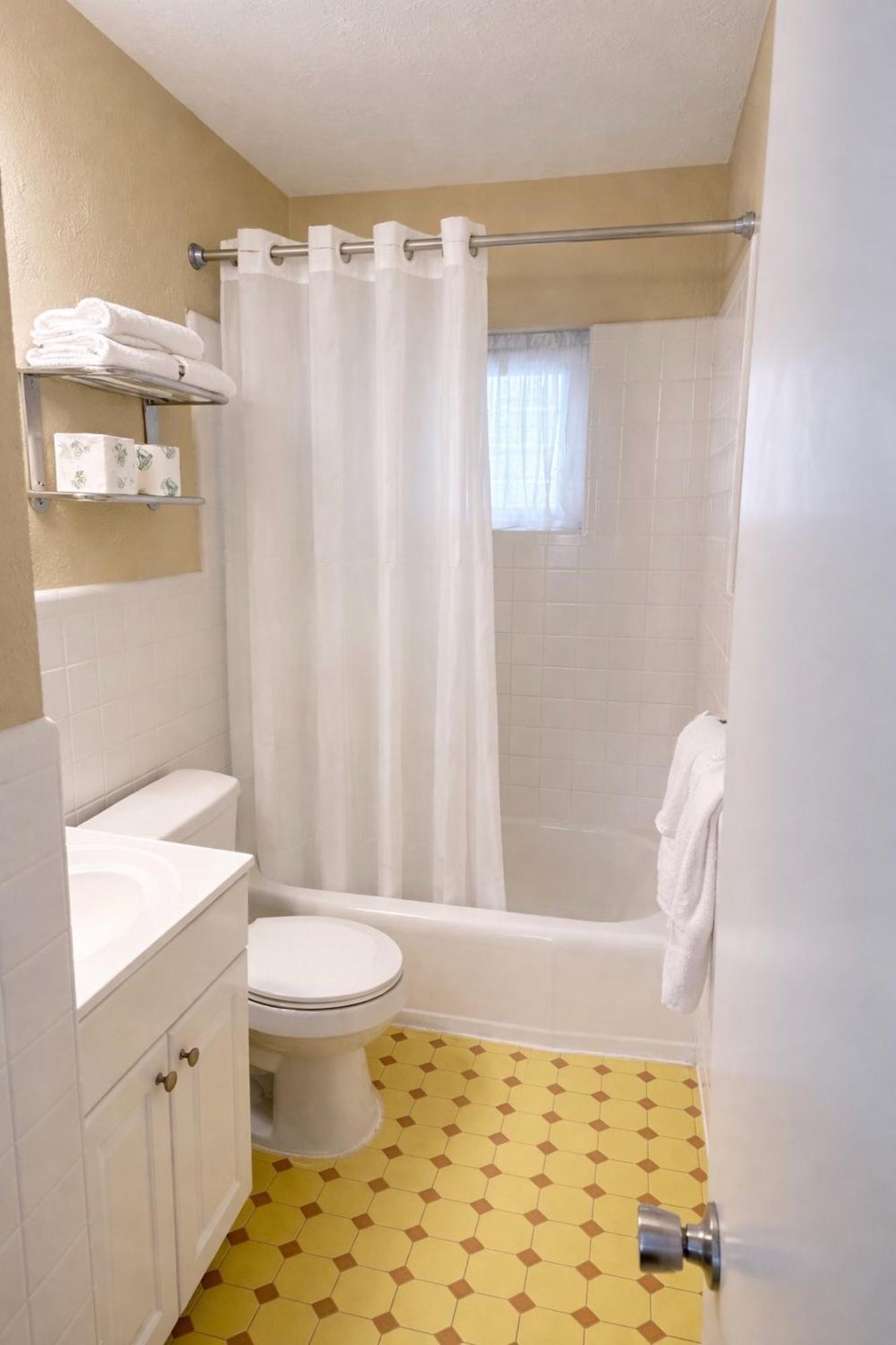 Double Room- Unit C