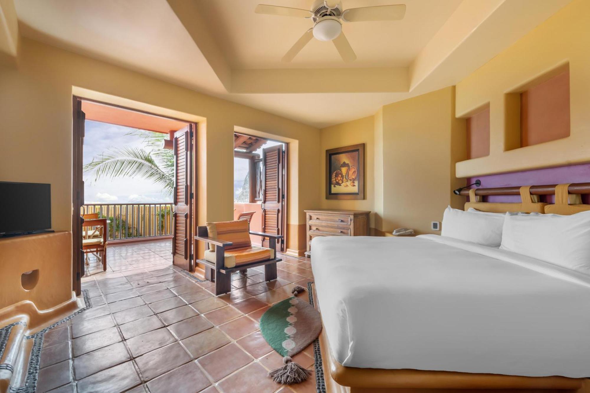 Three-Bedroom Suite with Three King Beds, Plunge Pool and Ocean View