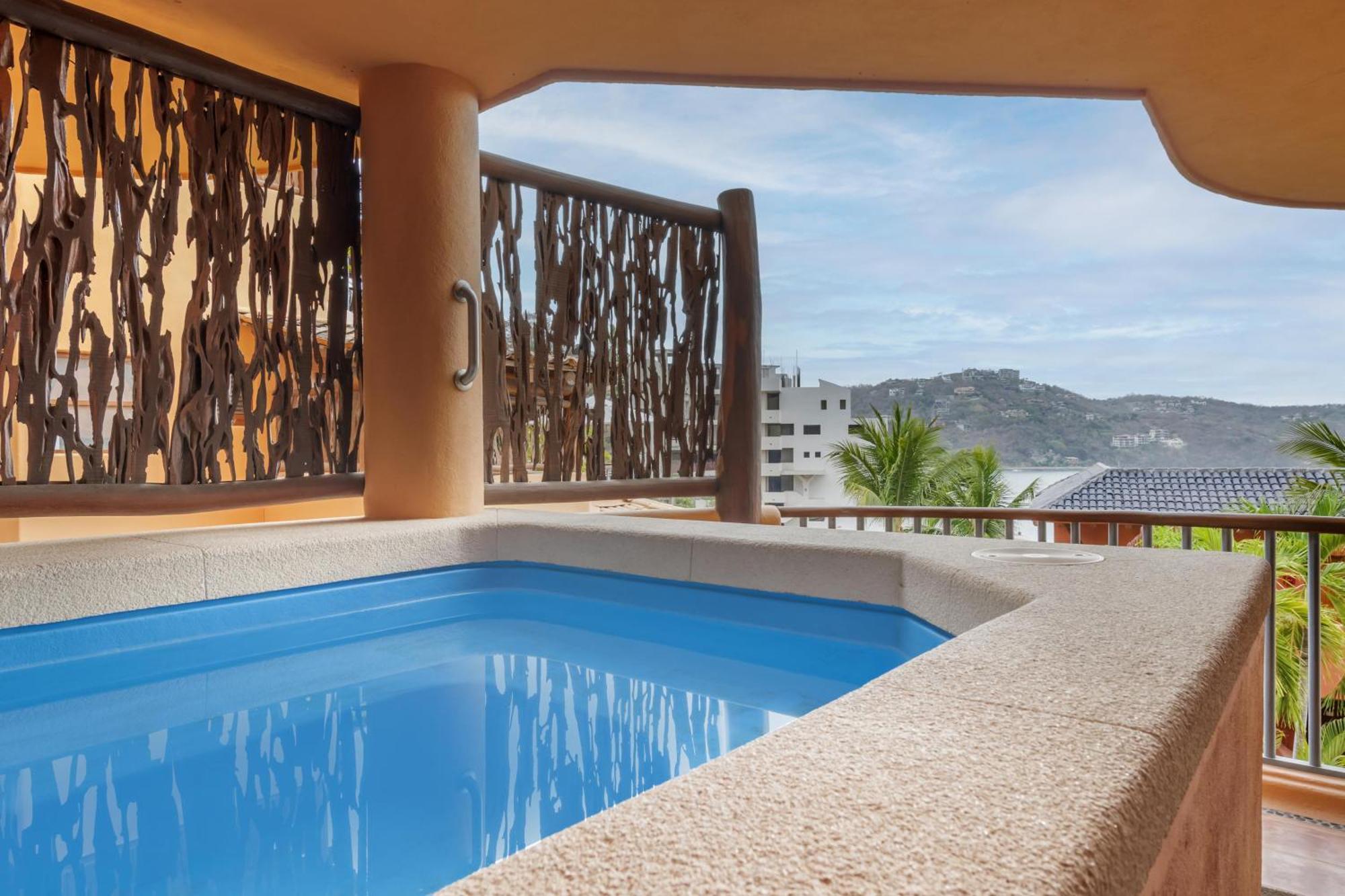 Two-Bedroom King Suite with Two Twin Beds and Partial Ocean View
