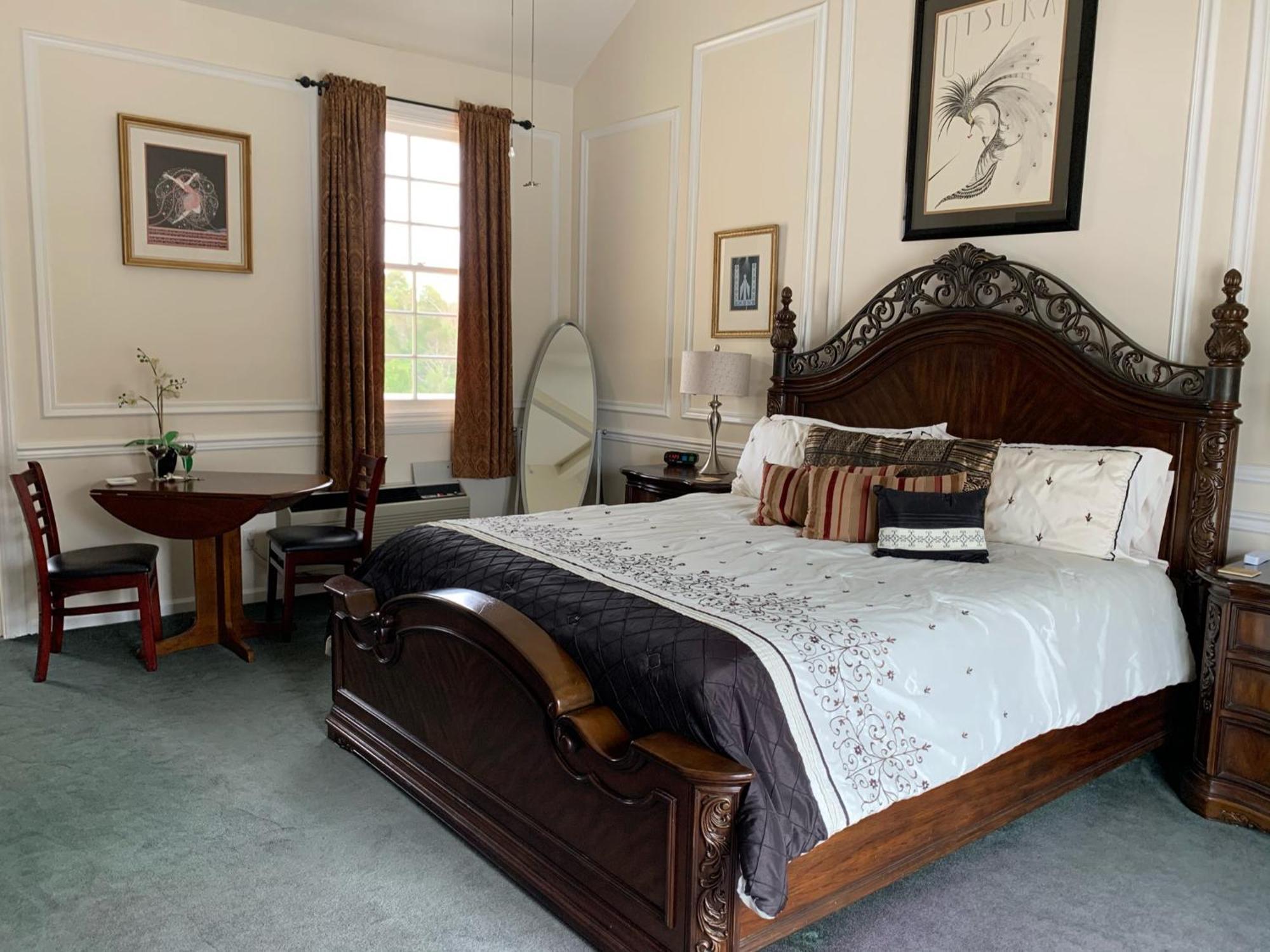 Deluxe King Suite with Spa Bath