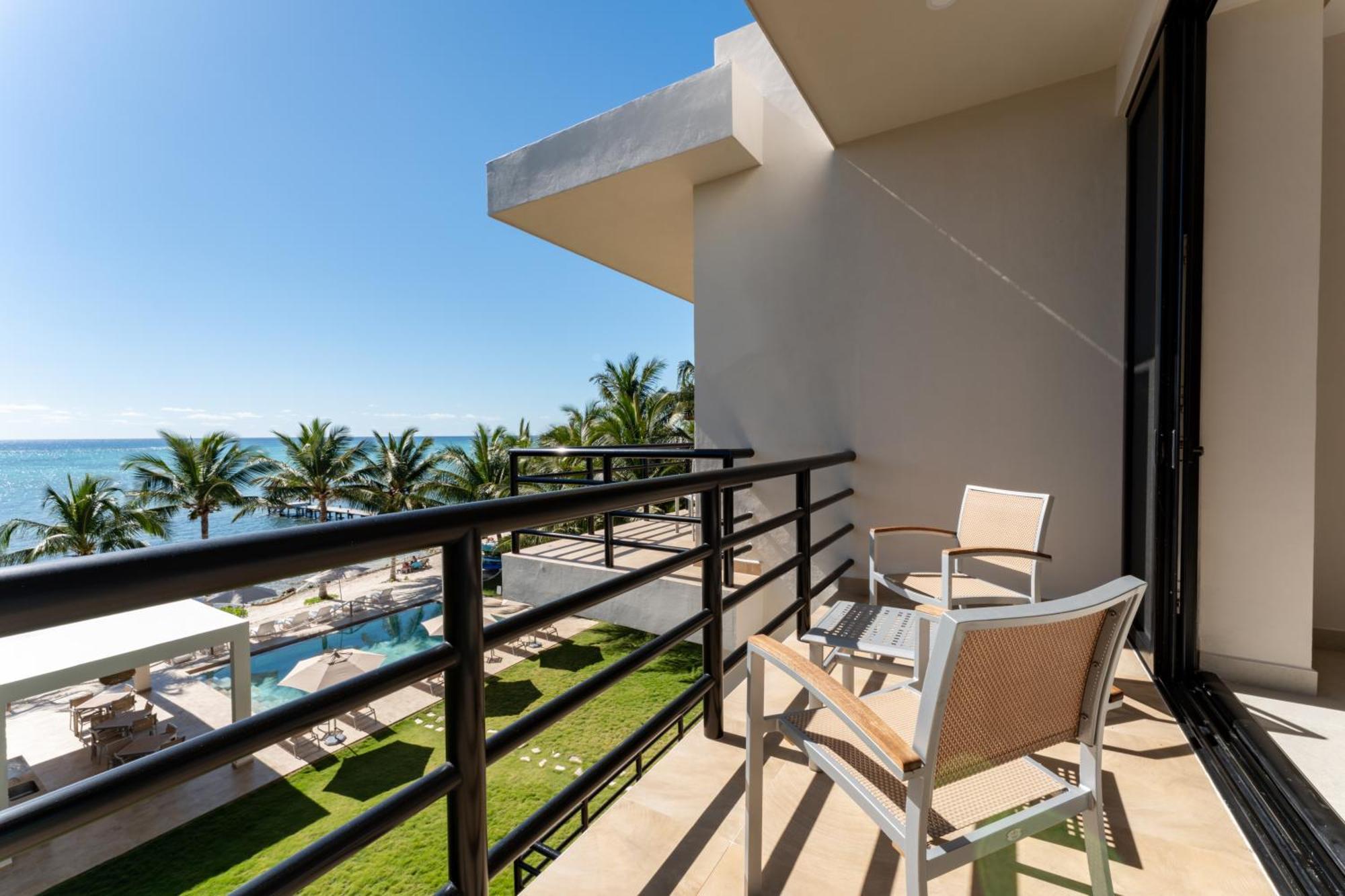 Three-Bedroom Apartment Sea View