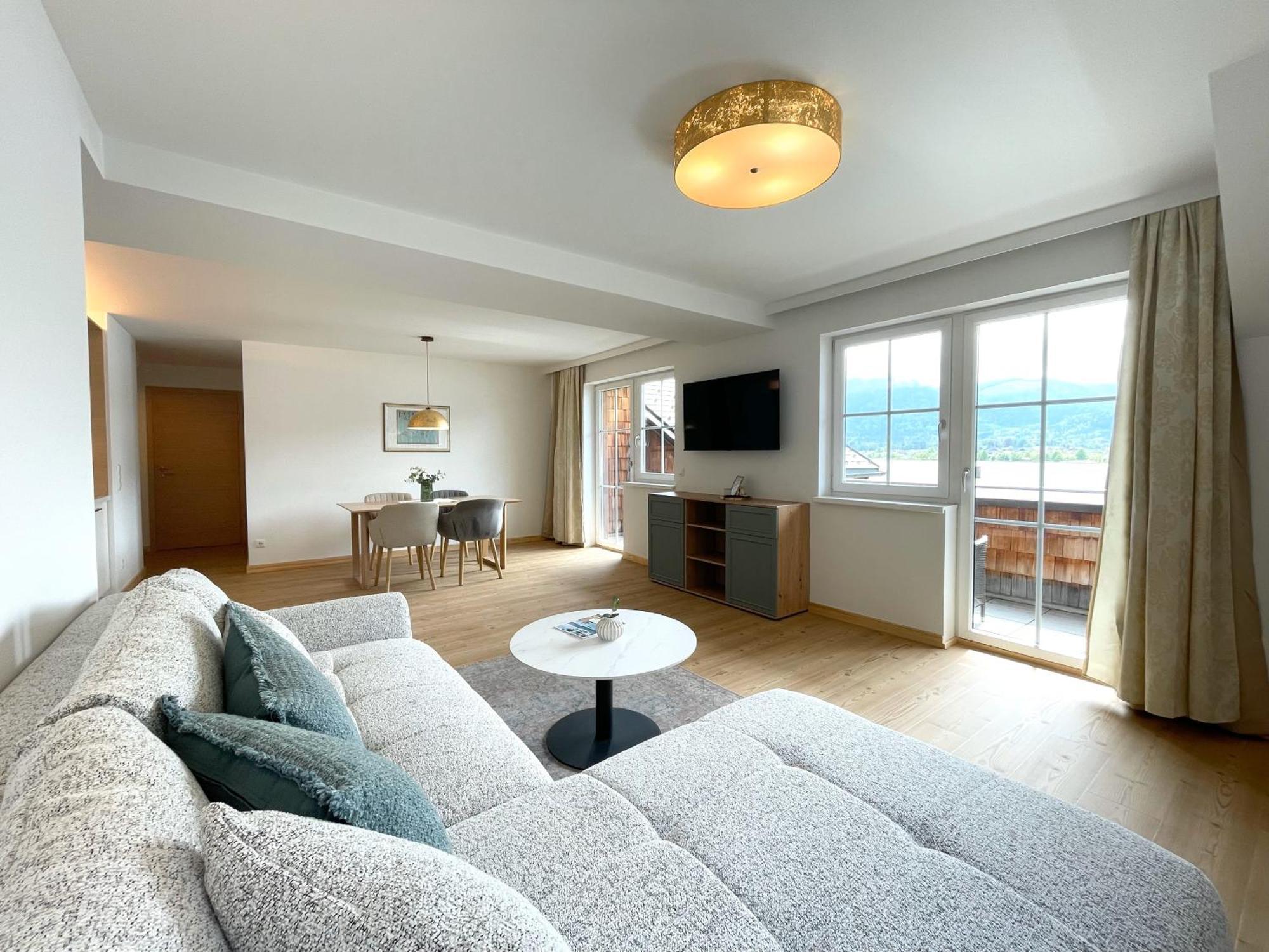 Two-Bedroom Apartment Lake View,1758537094:JPEG