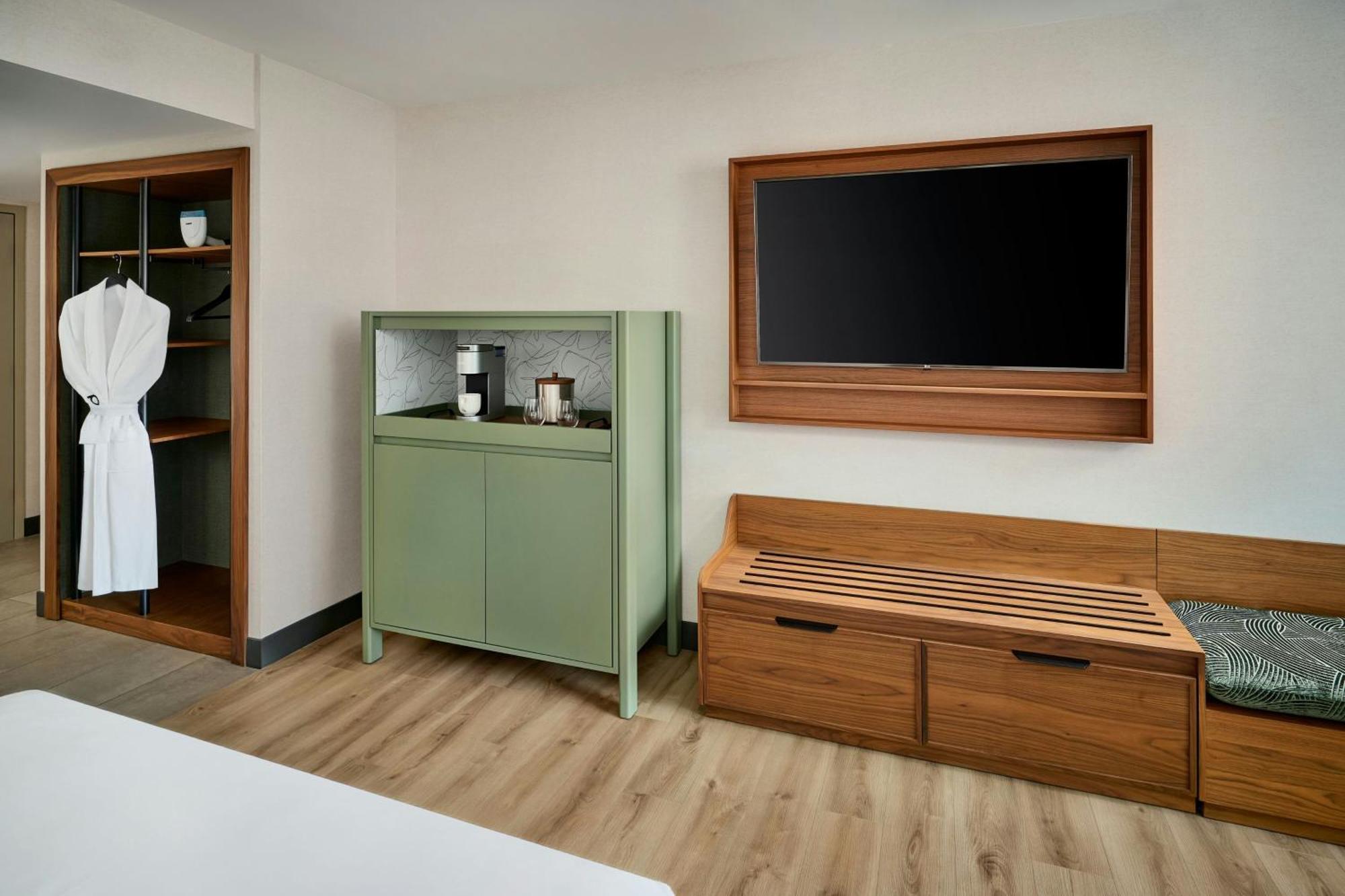 Chambre avec 2 Lits Queen-Size et Baignoire