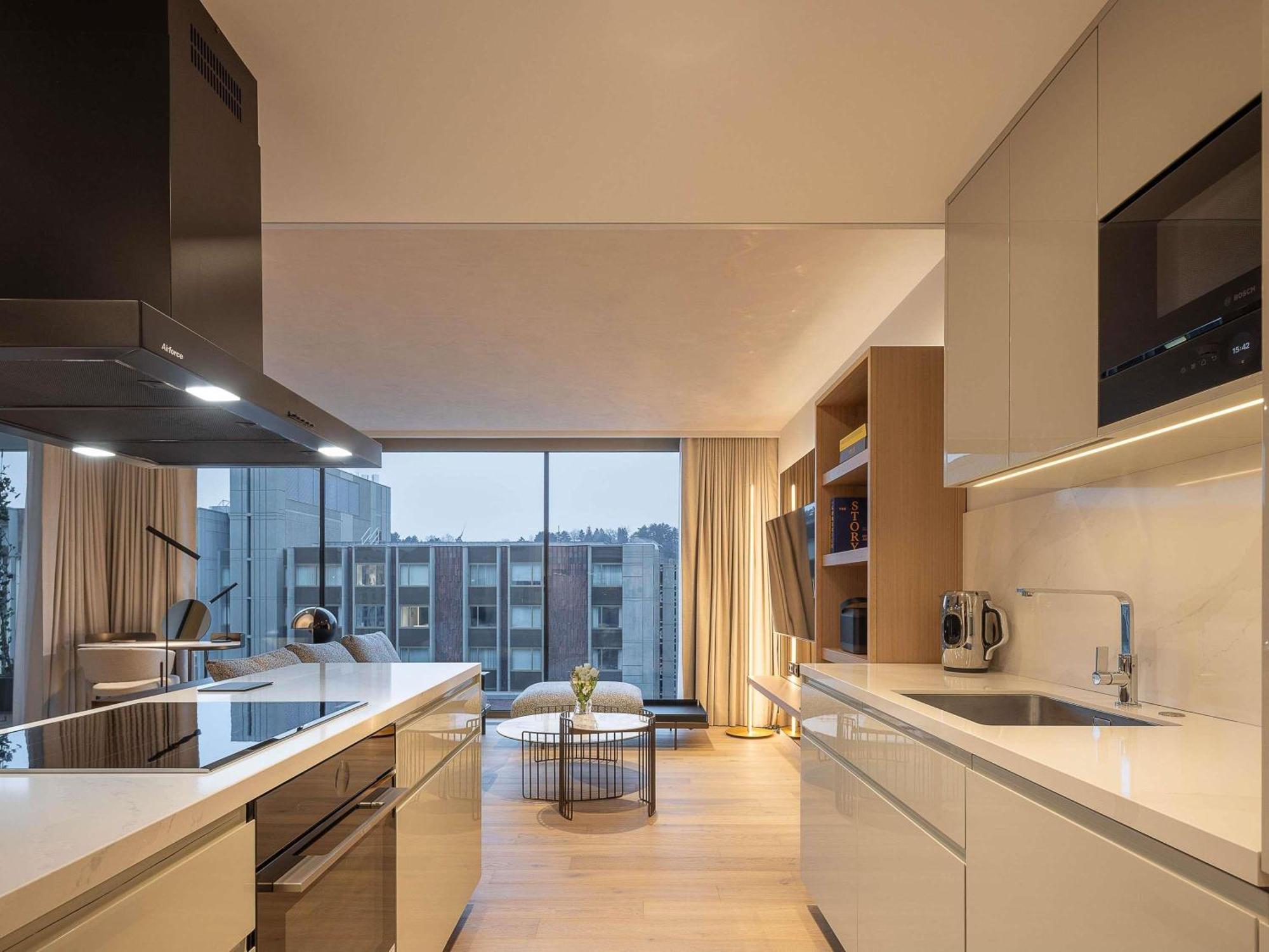 One-Bedroom King Residence with Kitchen