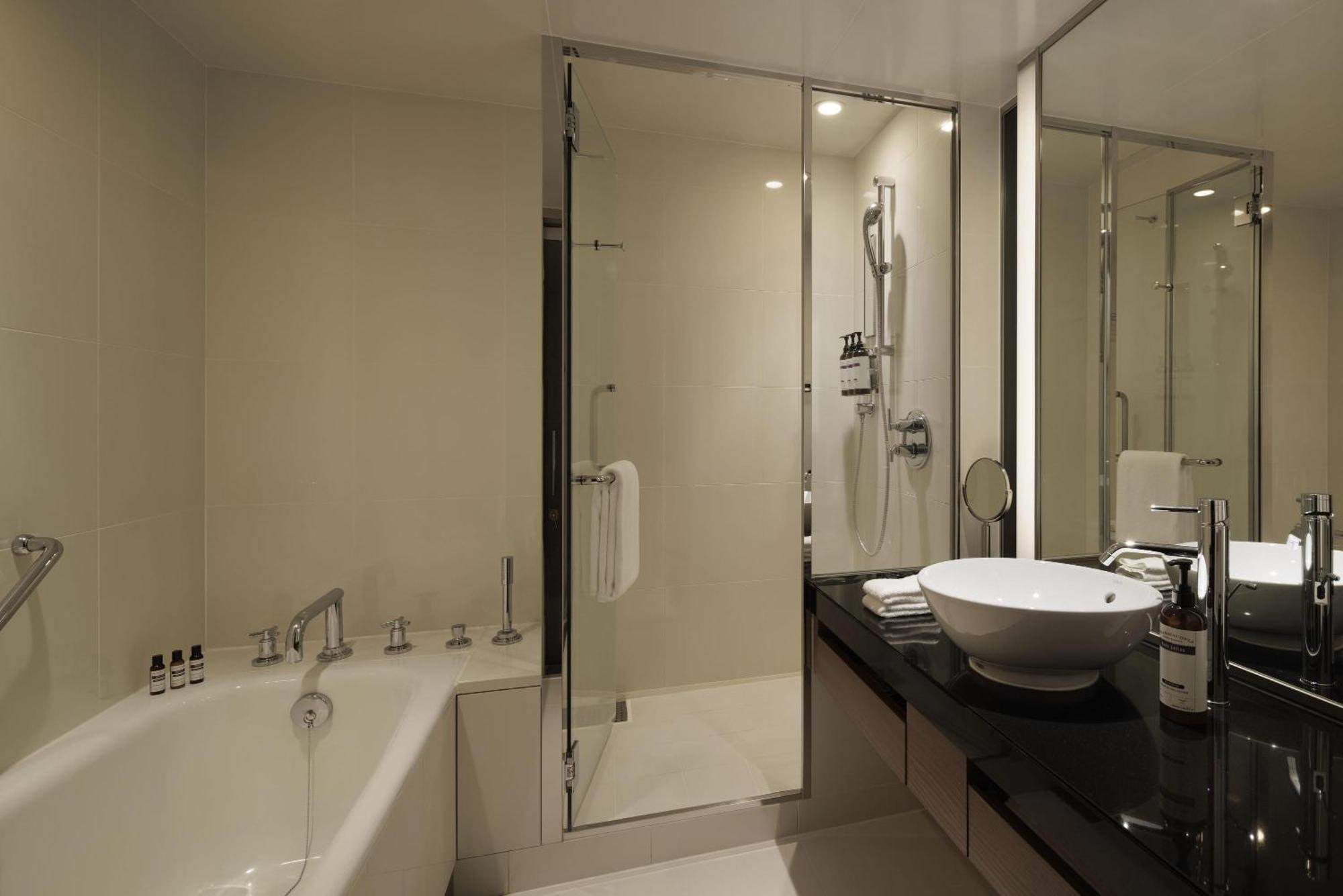 Quarto com 2 Camas de Solteiro e Vista do Parque