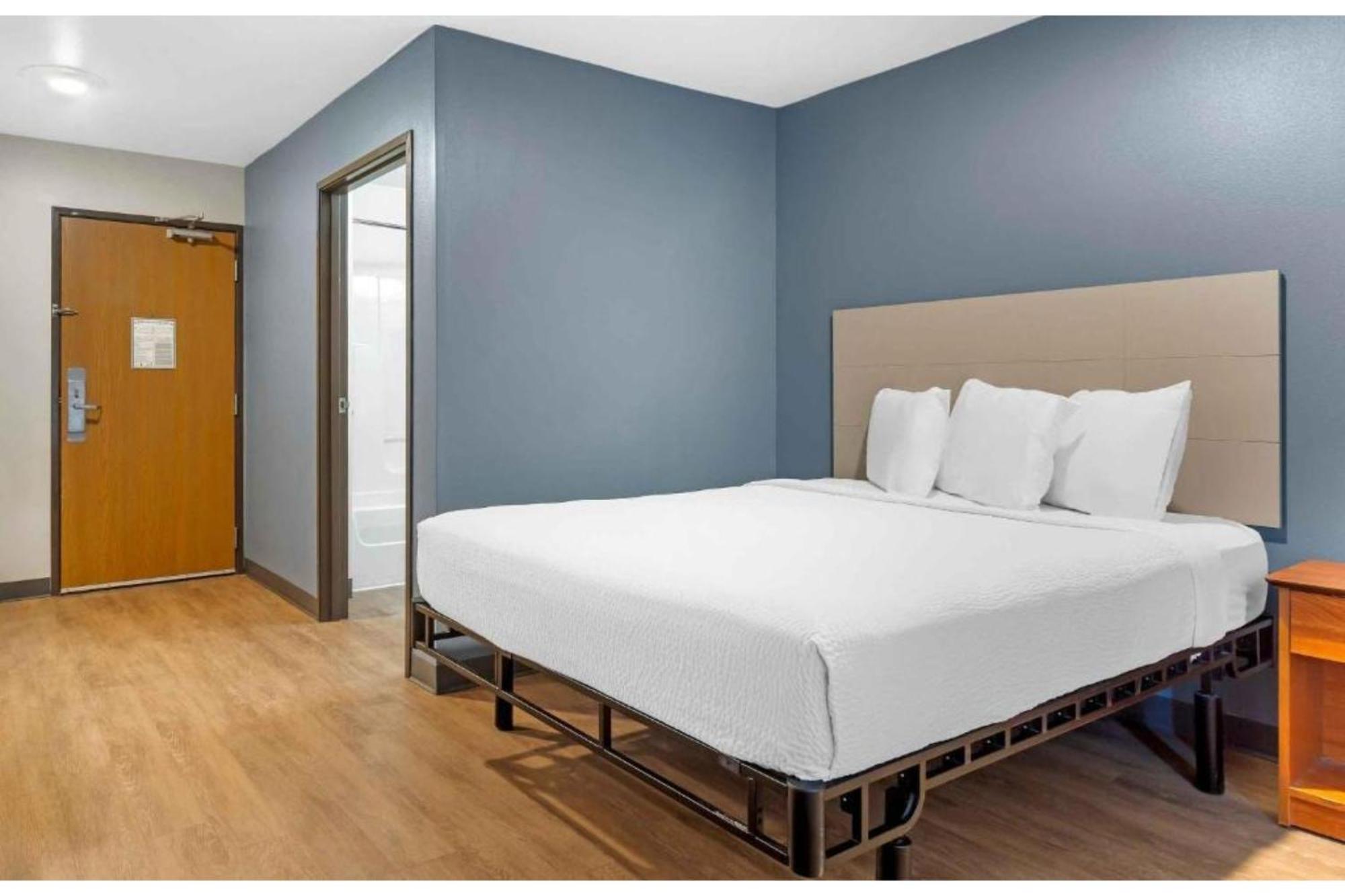 1 Full Bed | ADA or Tub or Smoking or Kitchen