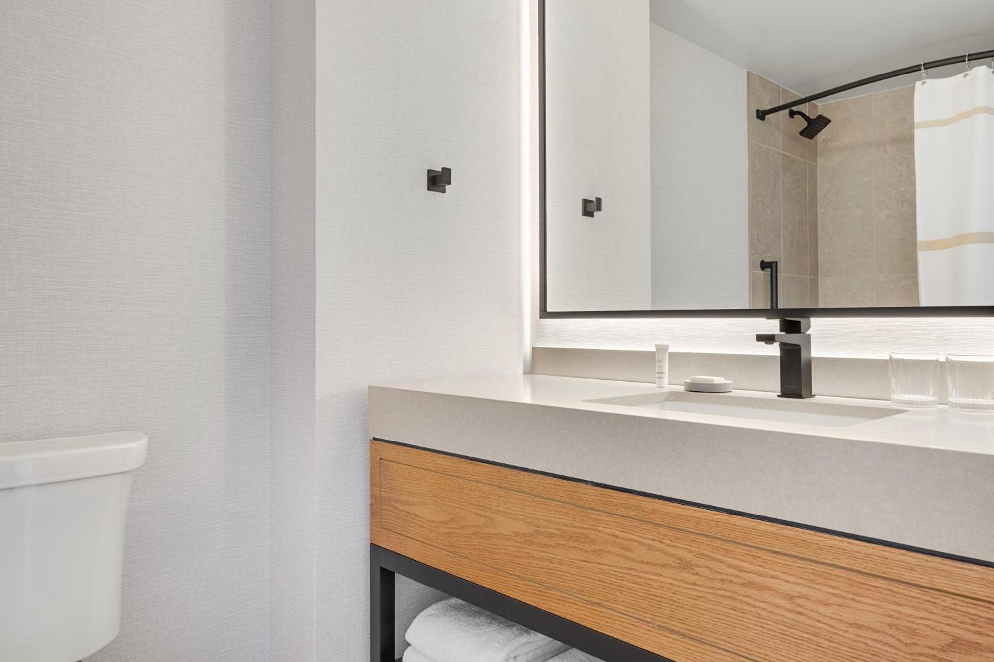 Habitación adaptada para personas con movilidad reducida con bañera adaptada - 2 camas grandes