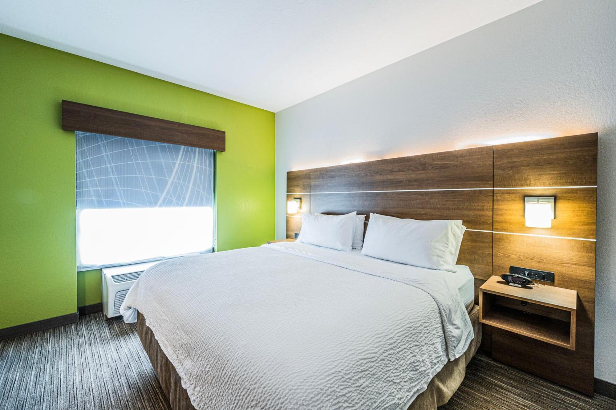 Standard King Room - Communications Accessible