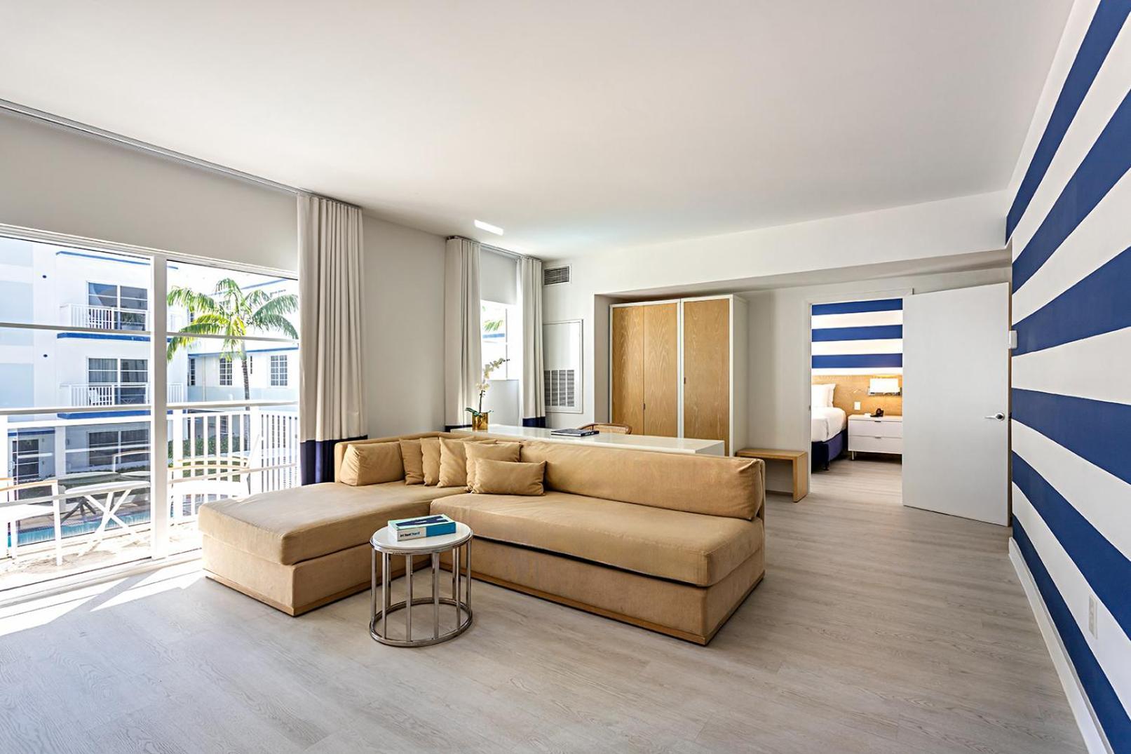 Suite de 1 dormitorio con vistas a la piscina