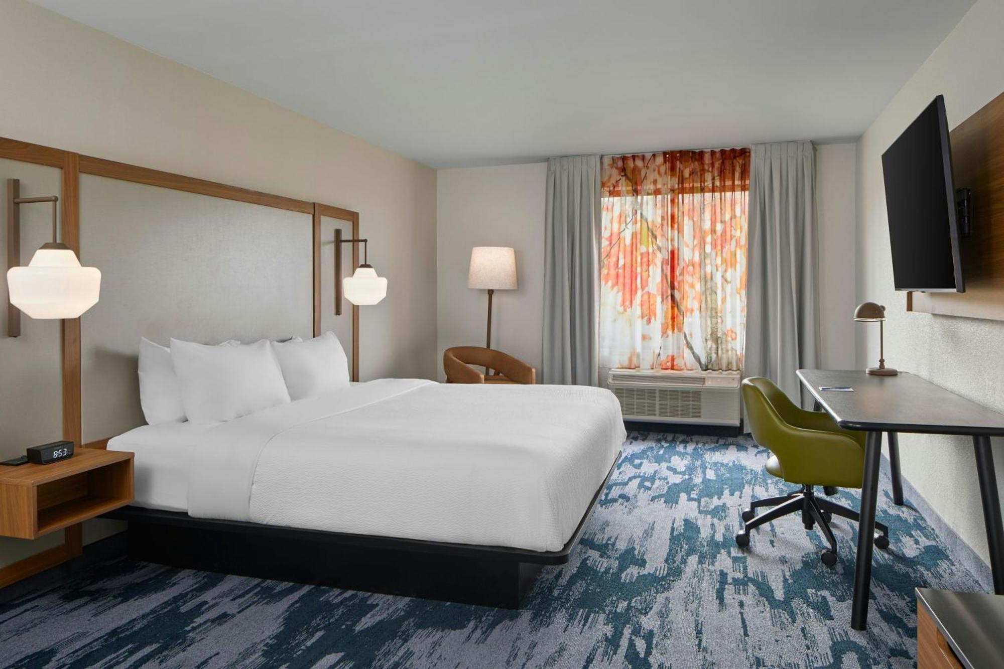King Room with Roll-In Shower - Mobility and Hearing Accessible