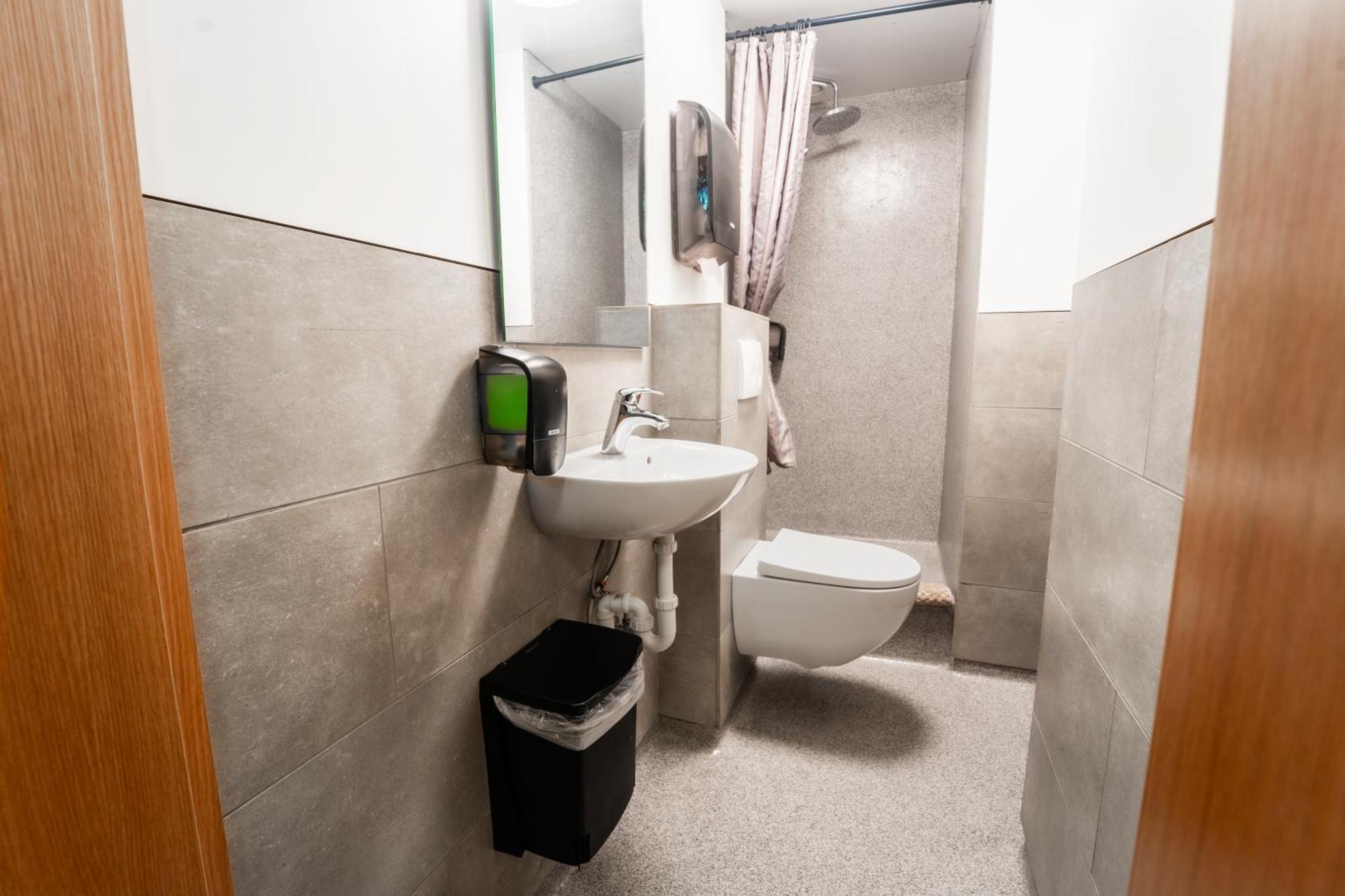 Small Double Room,1758570150:JPEG
