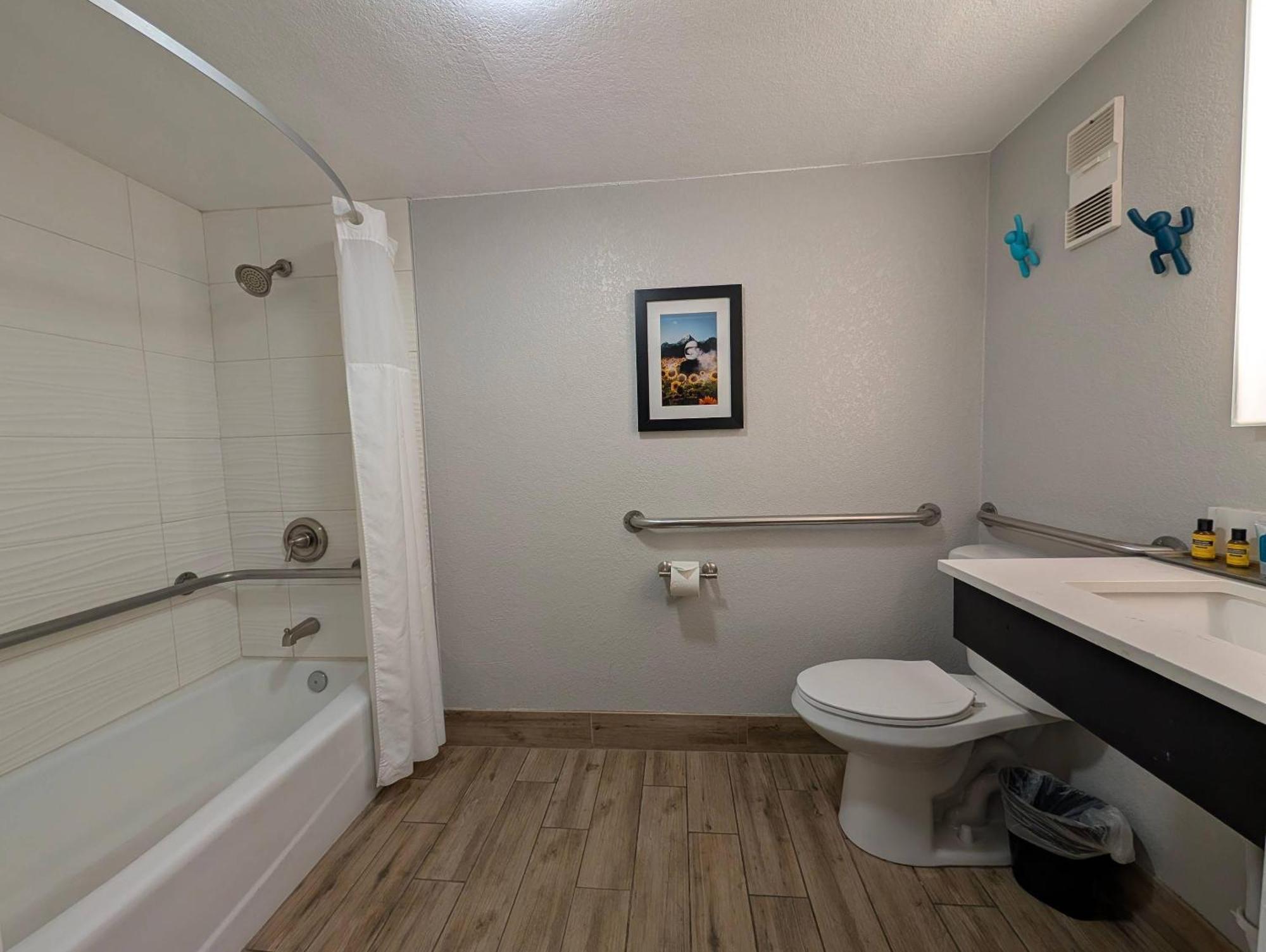 King Room with Tub - Disability Access/Non Smoking