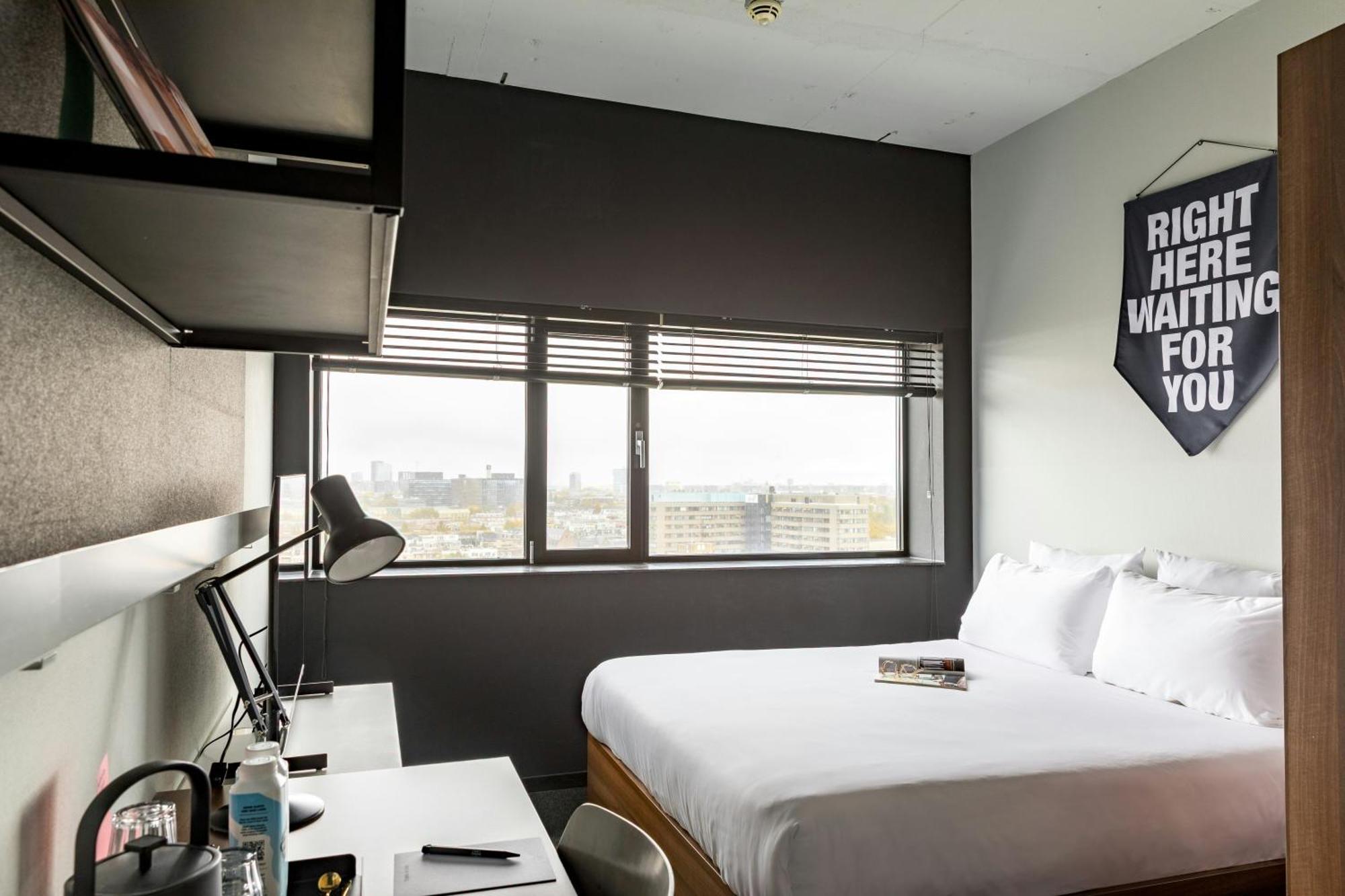 Executive Queen Room,1758586574:JPEG