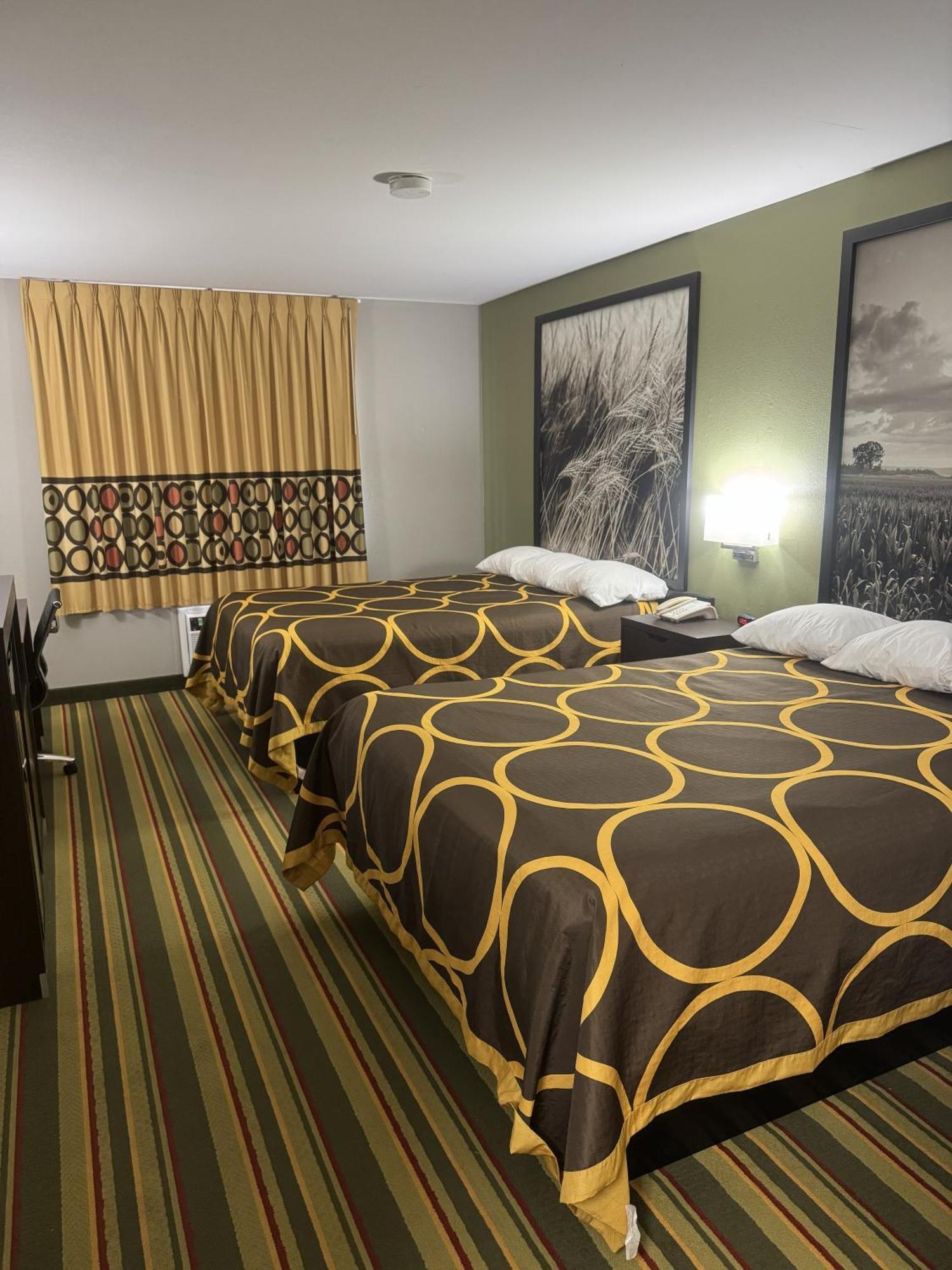 Queen Room with Two Queen Beds - Non-Smoking