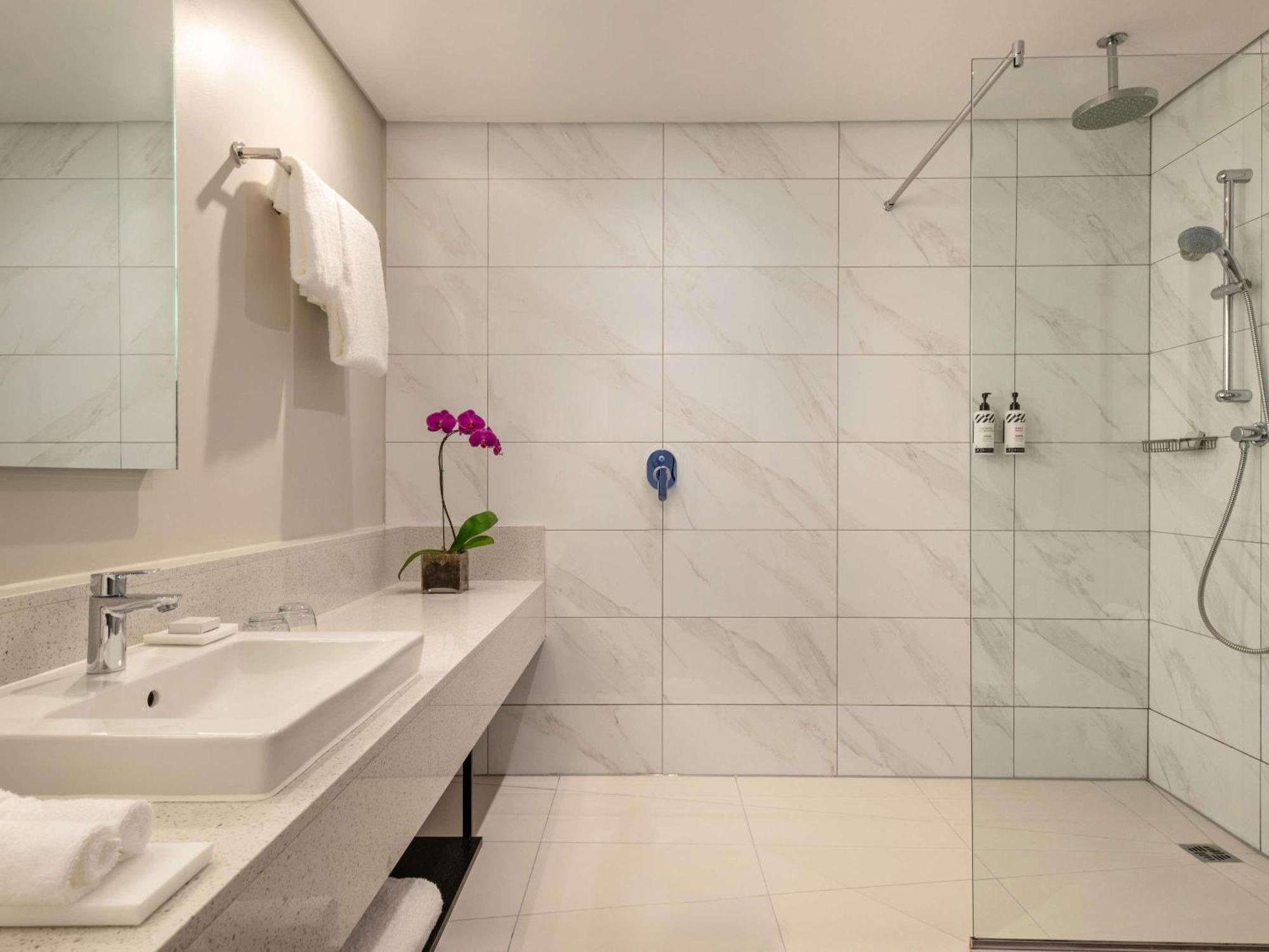 Superior Twin Room (Shower Only),1758604509:JPEG