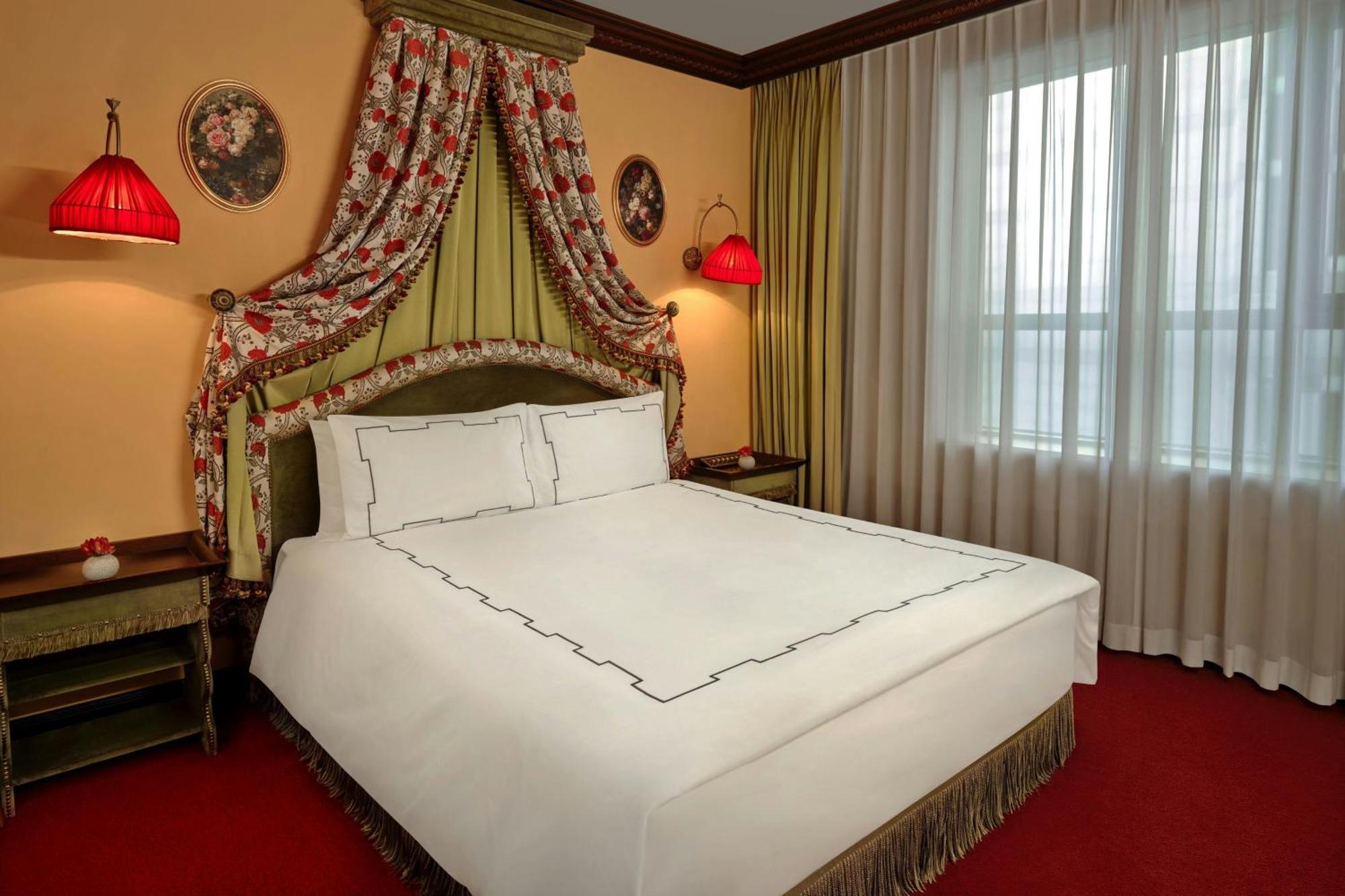 Habitación Clásica con cama extragrande y vistas a la ciudad