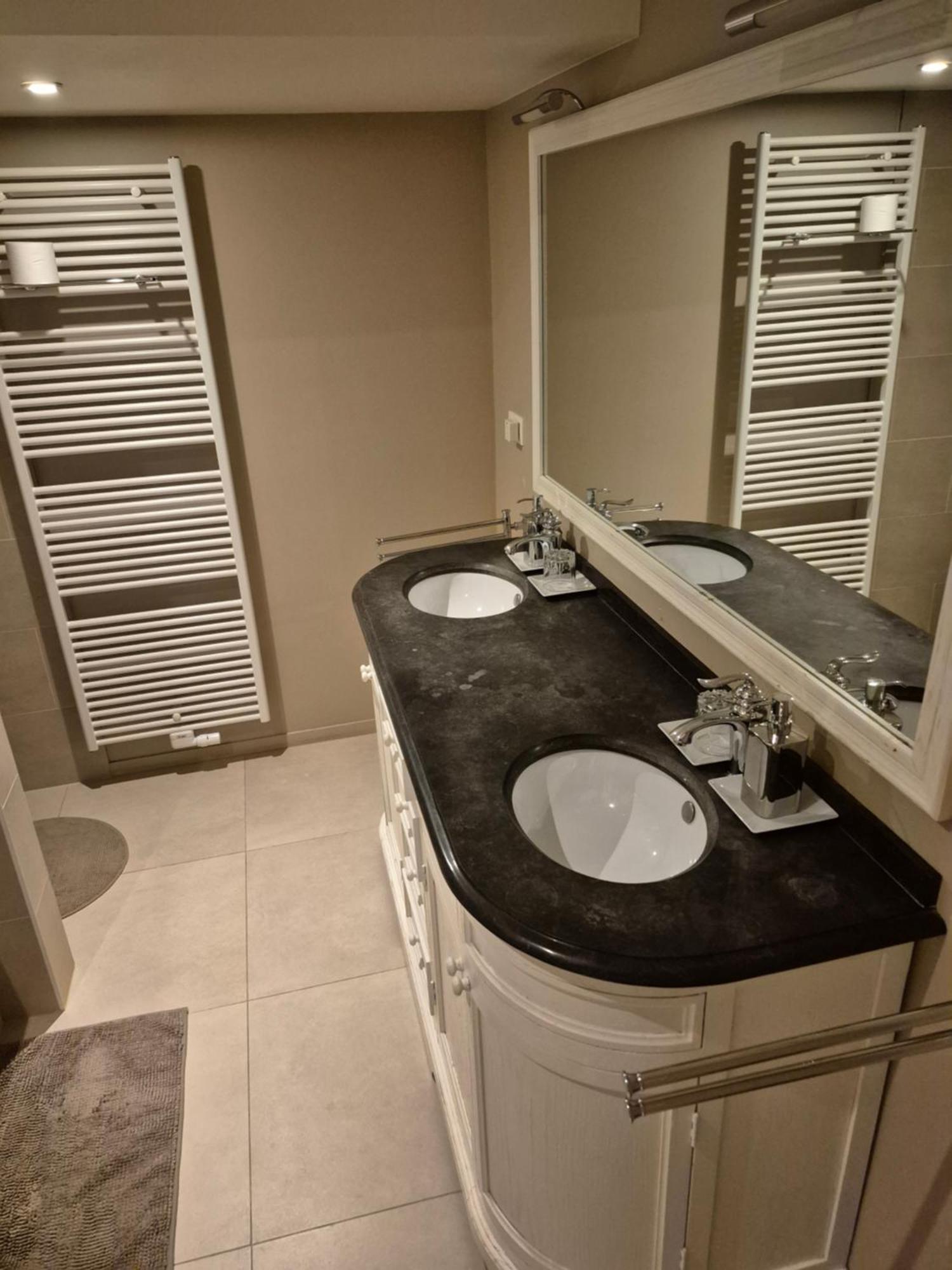 Deluxe Double Room Bath