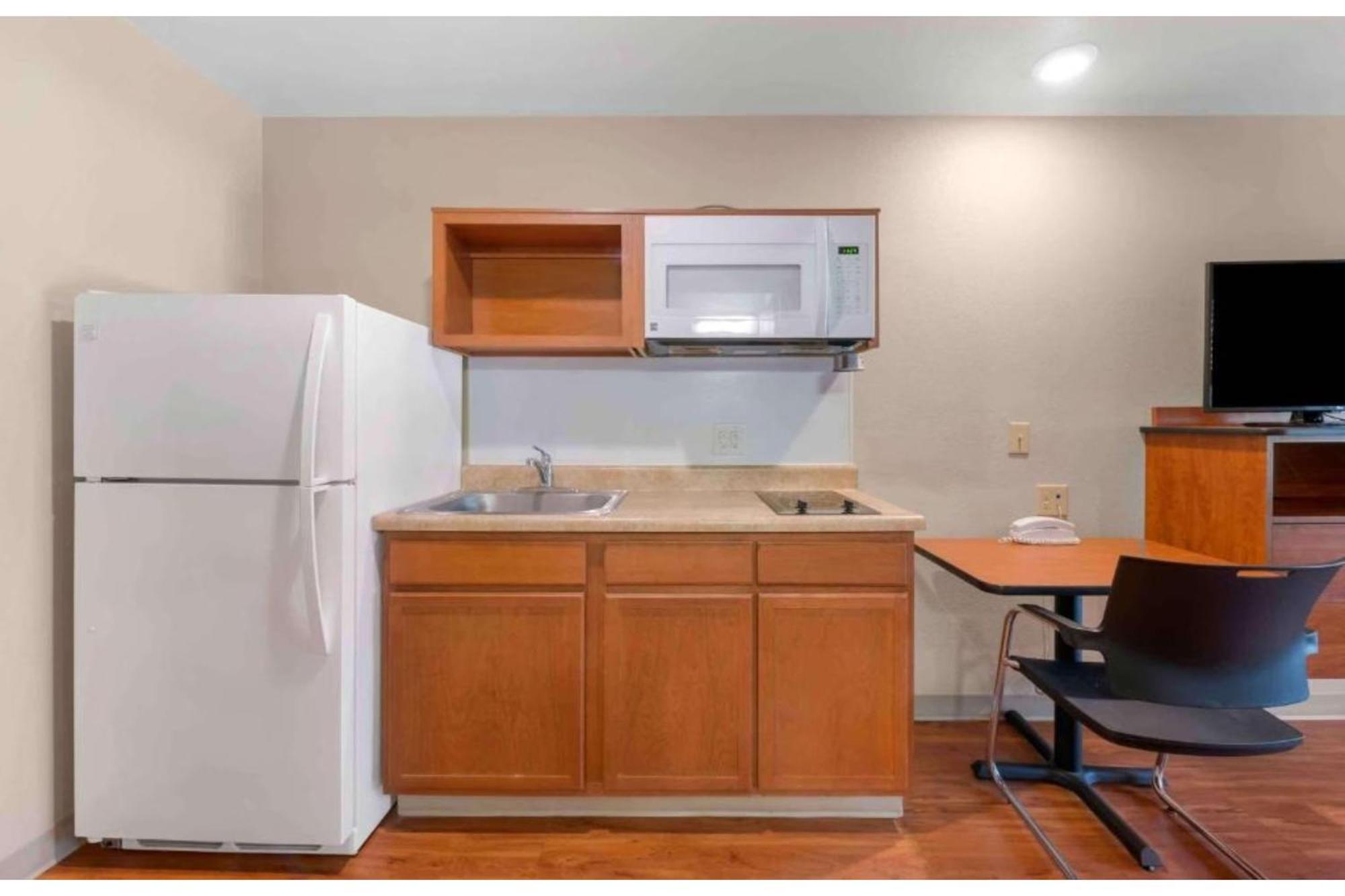 2 Full Beds | Non-Smoking, Kitchen