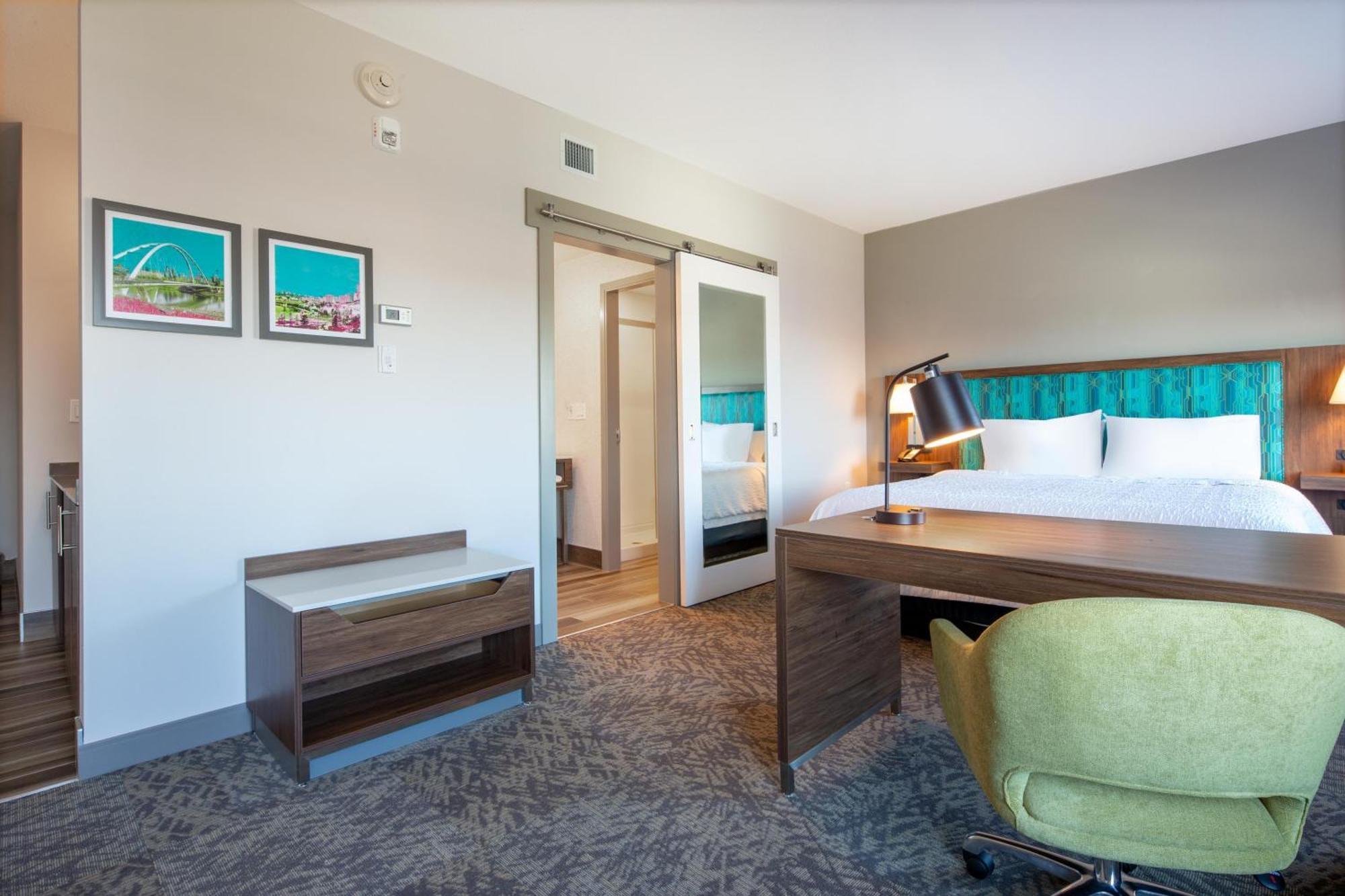 One-Bedroom King Suite - Non-Smoking