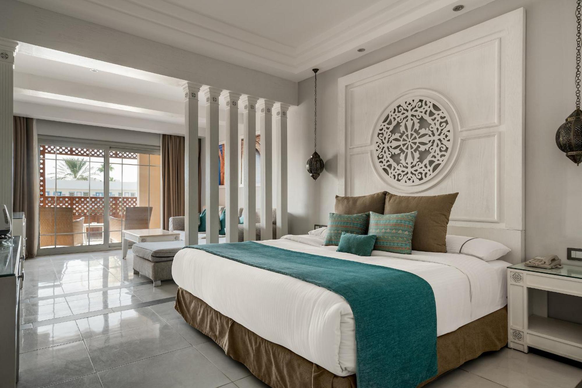 Junior Suite with Partial Sea View