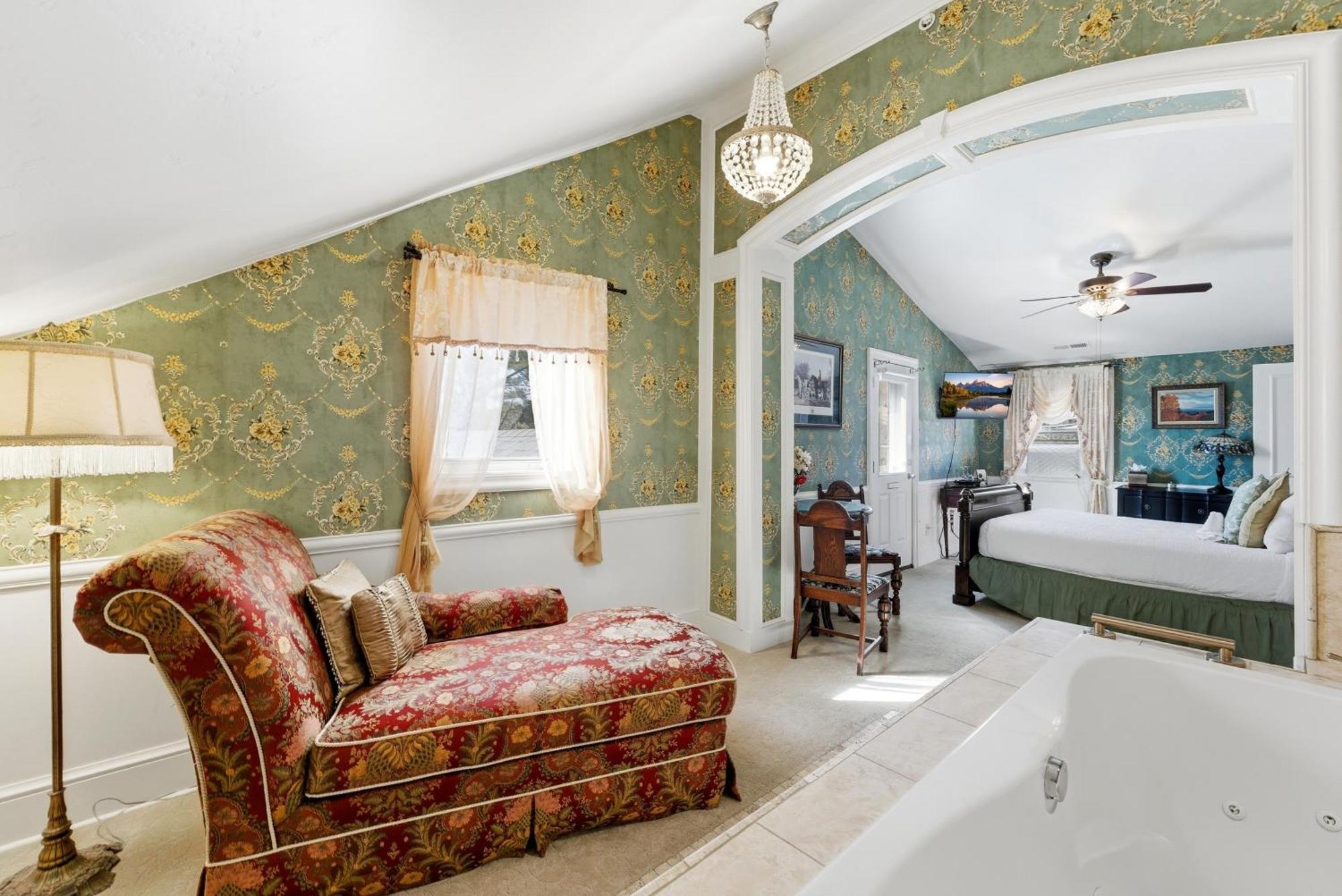 Queen Room with Spa Bath