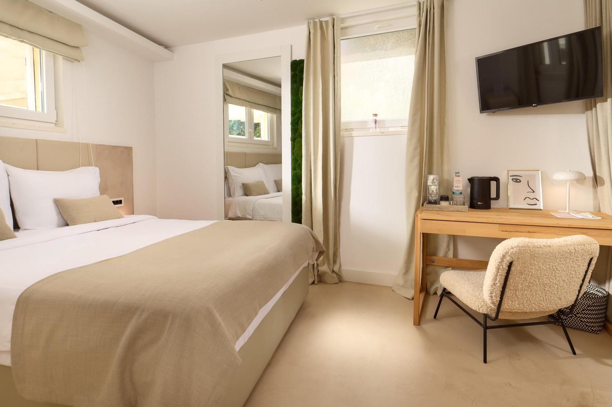 Double Room,1759143895:JPEG