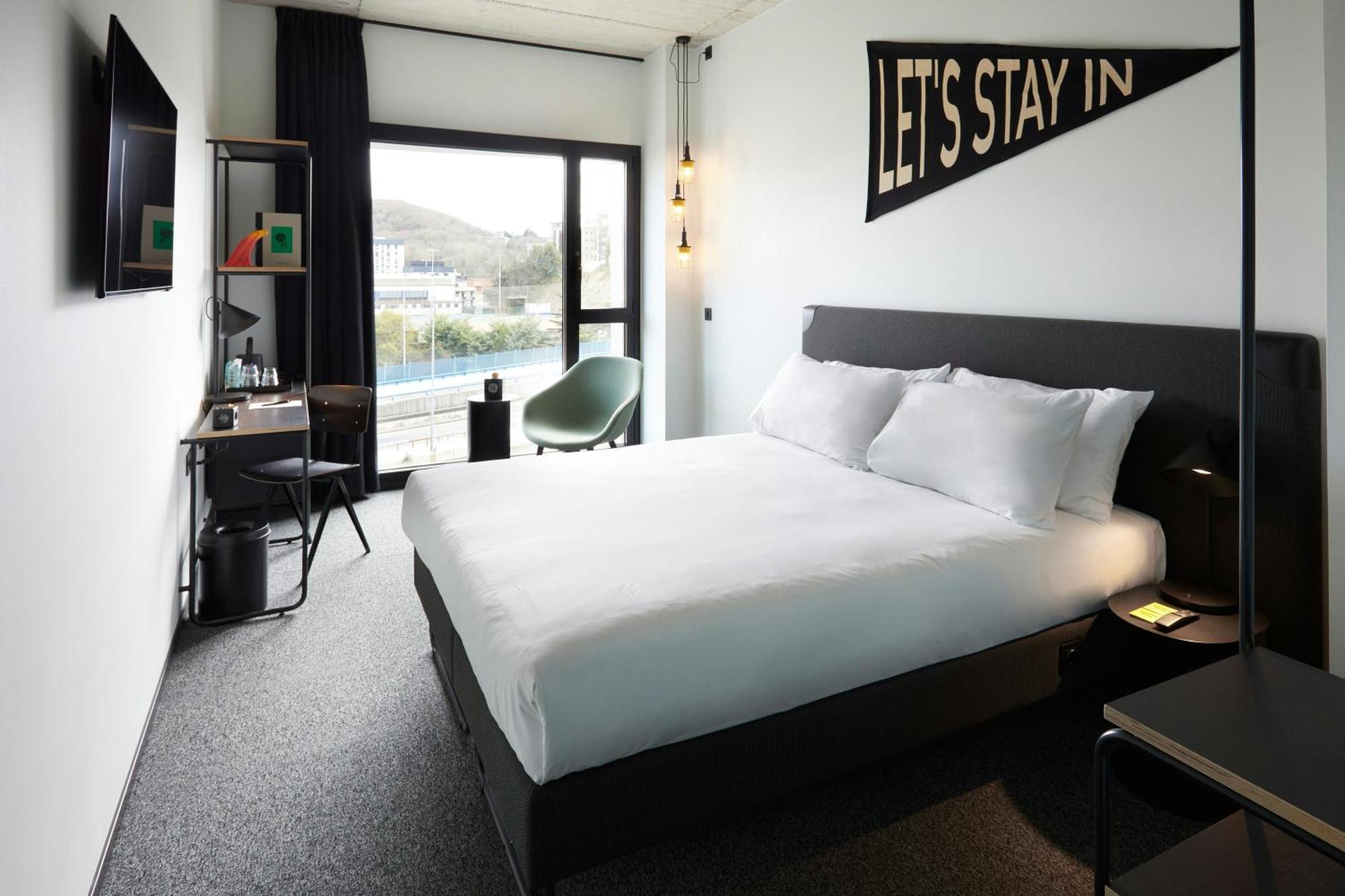 Deluxe King Room