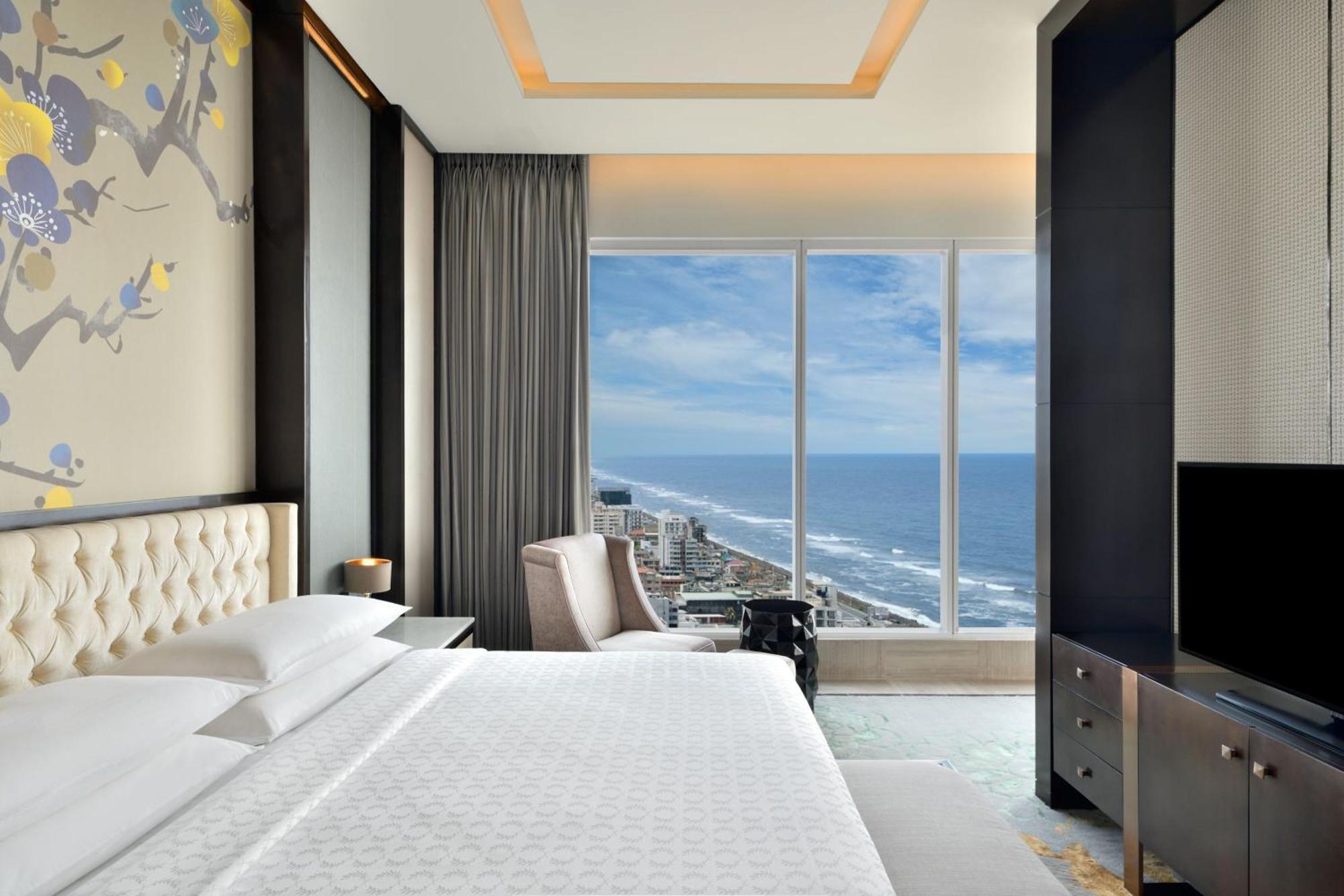 Presidential King Suite Ocean View Club Lounge Access spa per room F&B per room Early check Late Checkout subject to availability