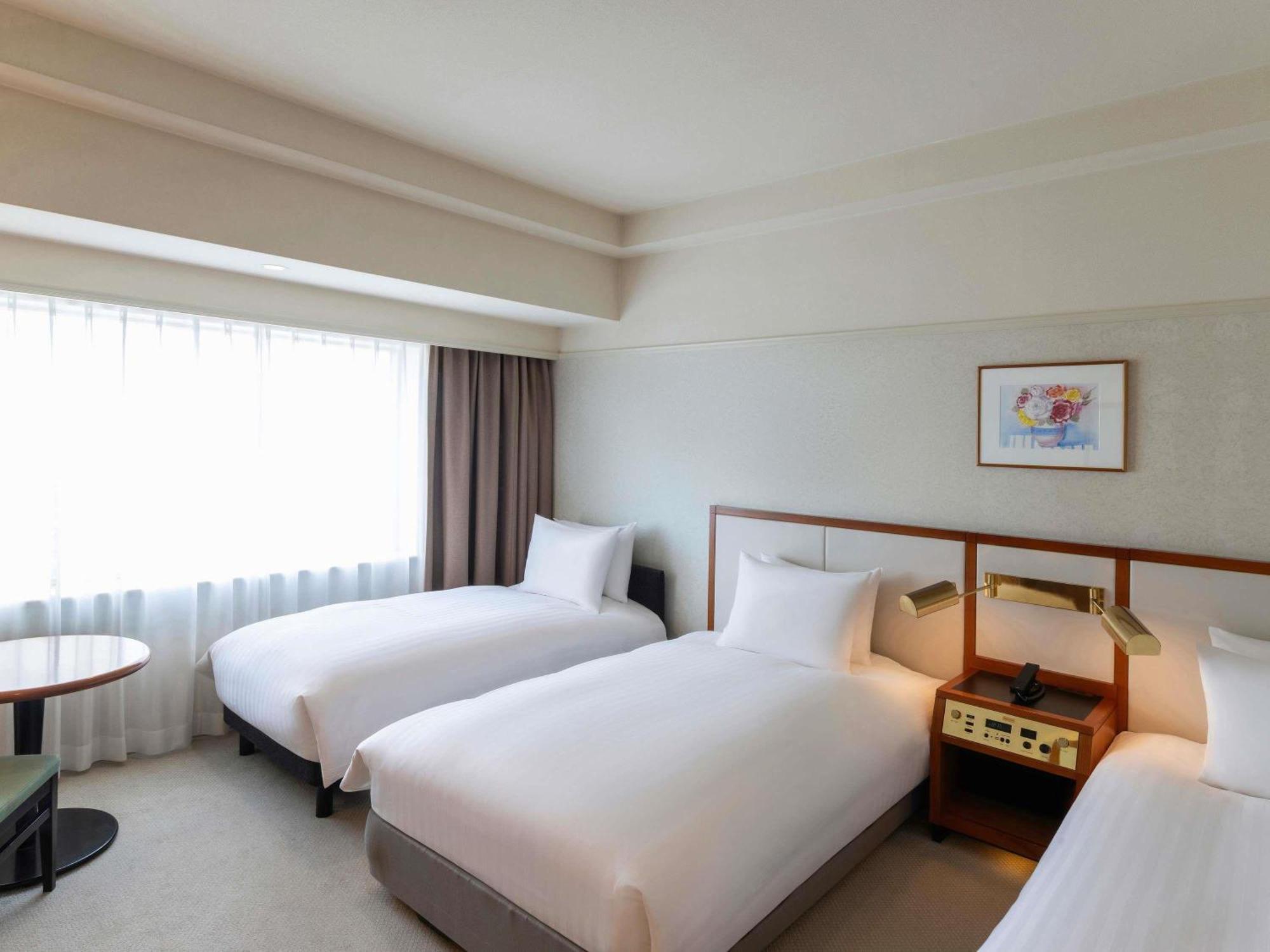 Classic Triple Room Lounge Access