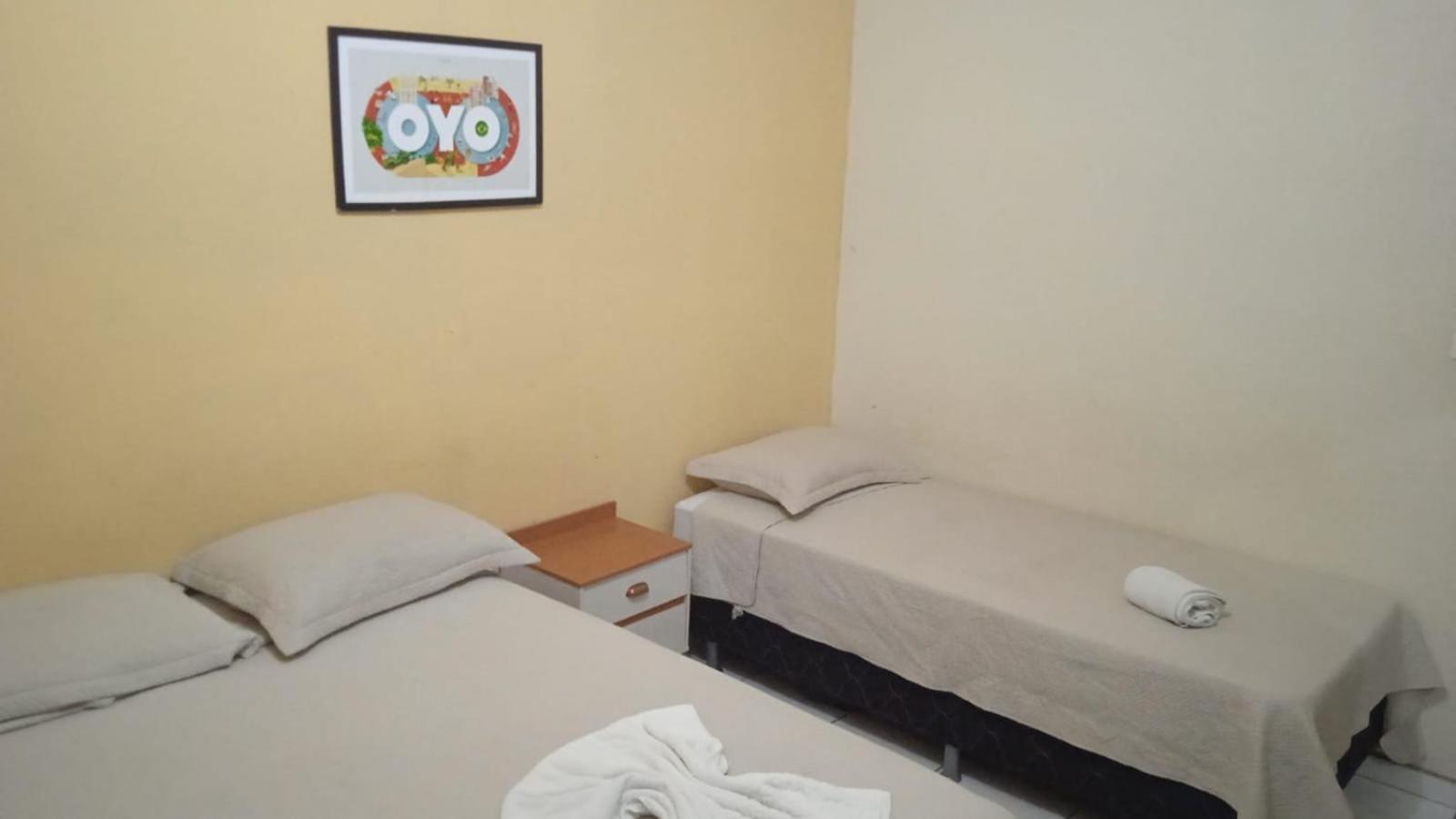 Quarto Econômico com 2 Camas de Solteiro