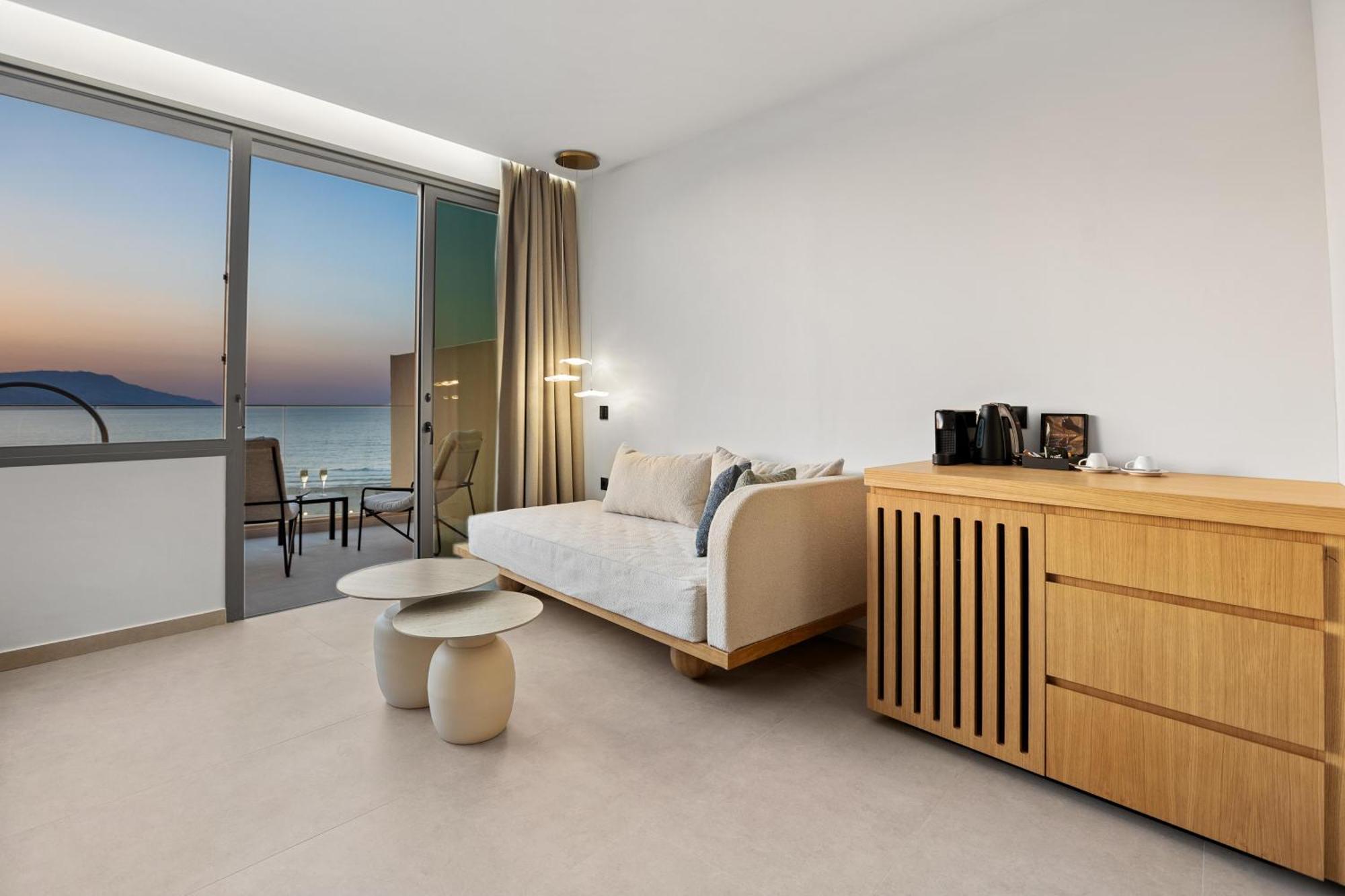 Sky Junior Suite Swim Up Sea View