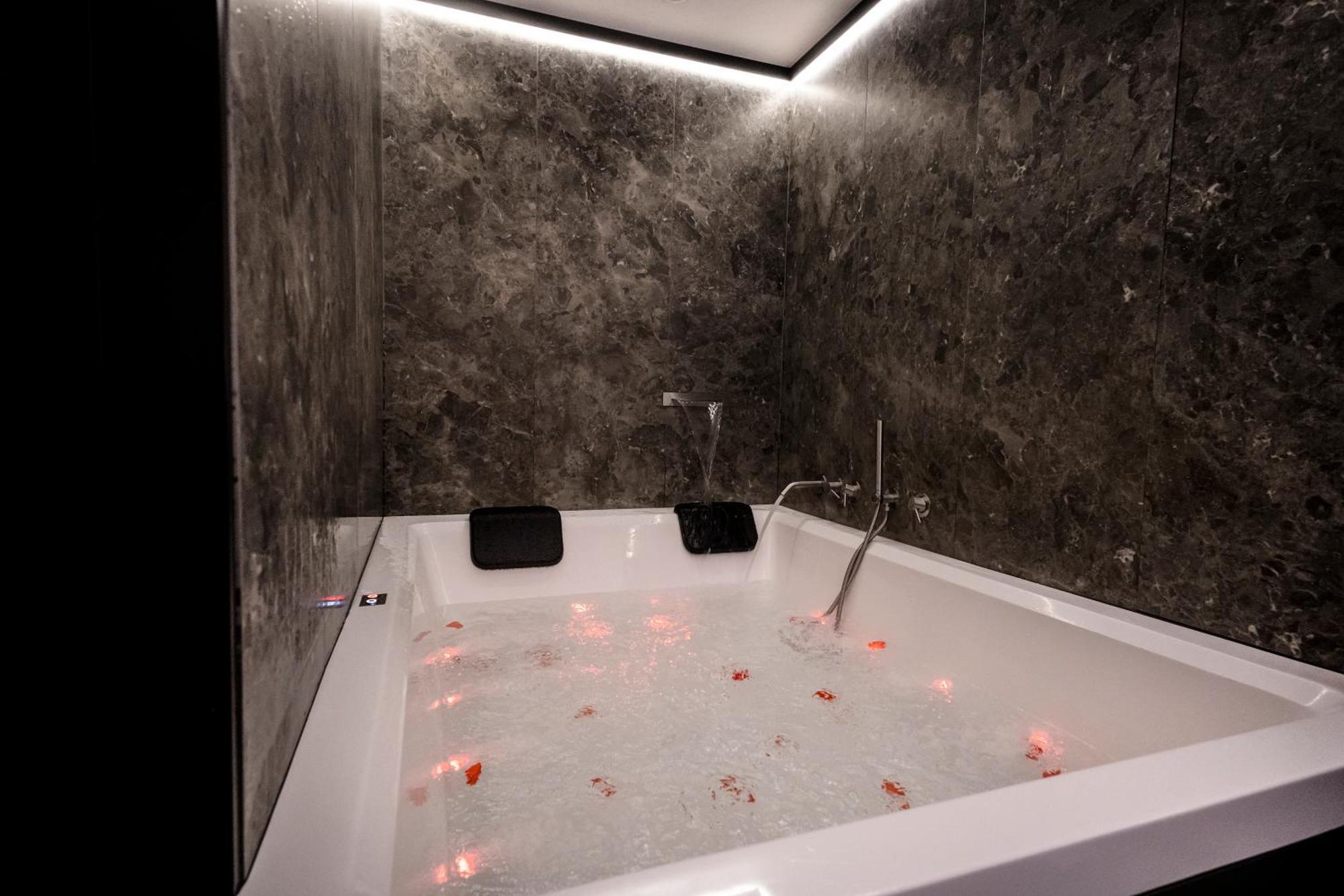 Chambre Double avec Baignoire Spa