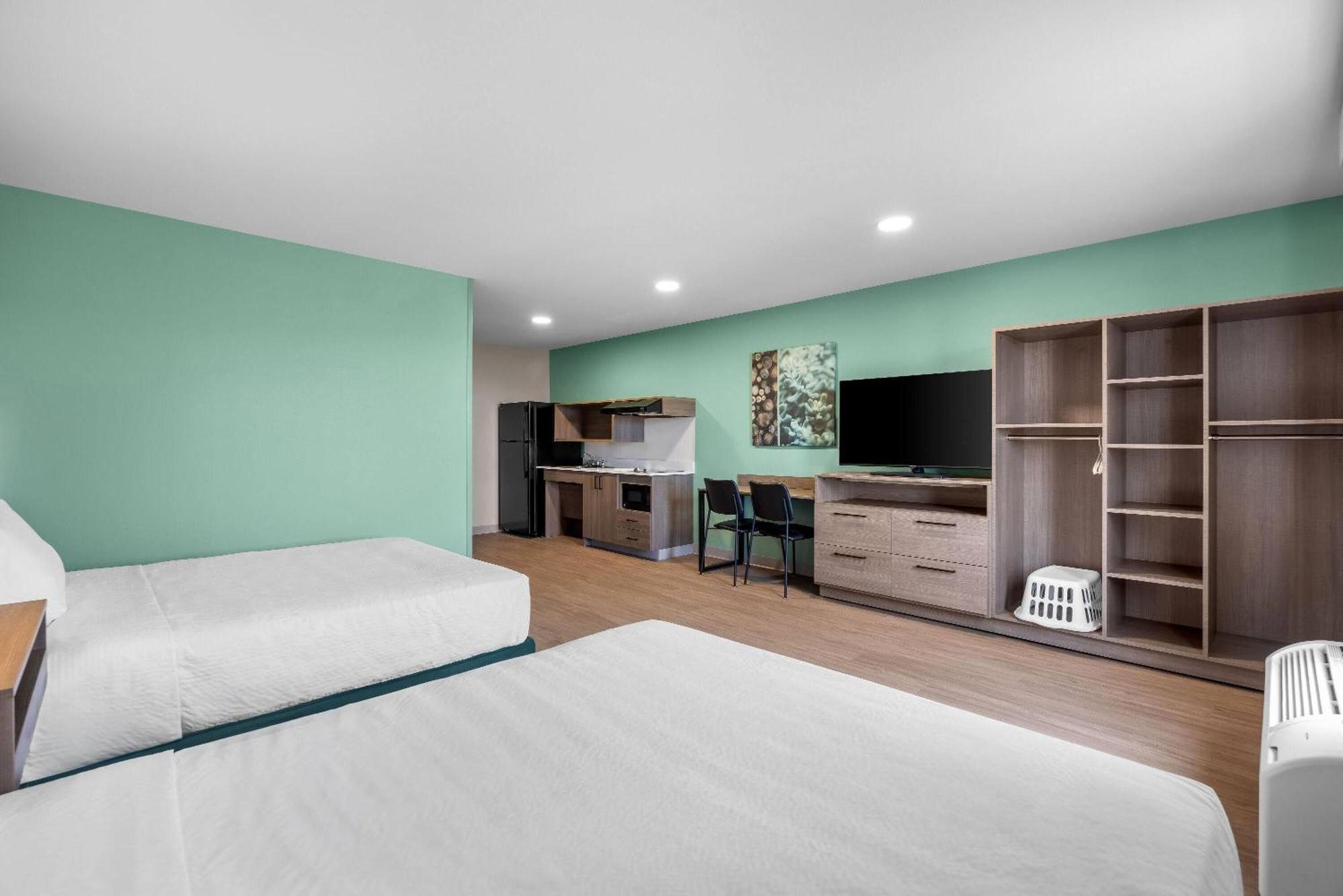 Queen Room - Mobility Accessible with Bathtub with Grab Bars/Non-Smoking