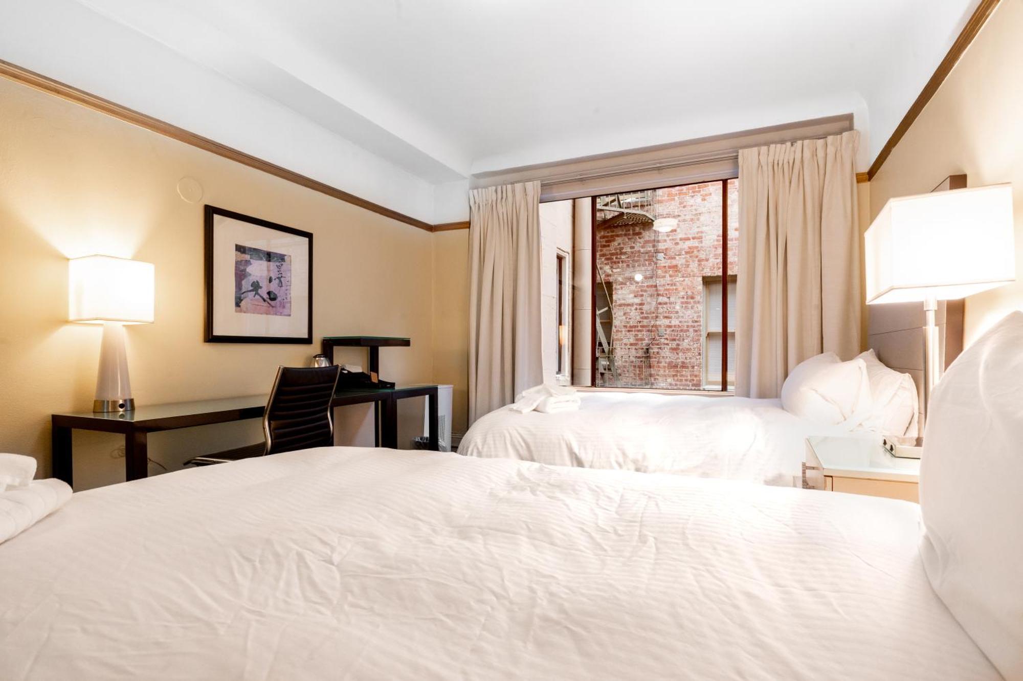 Deluxe Double Room Shower