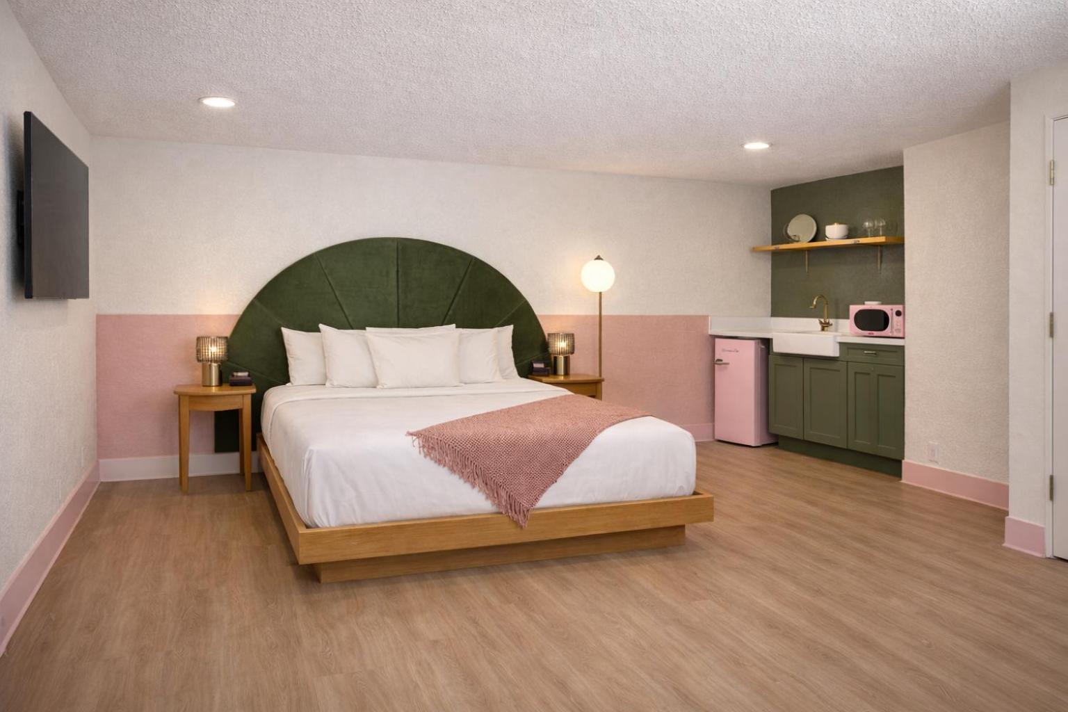 Standard Queen Room