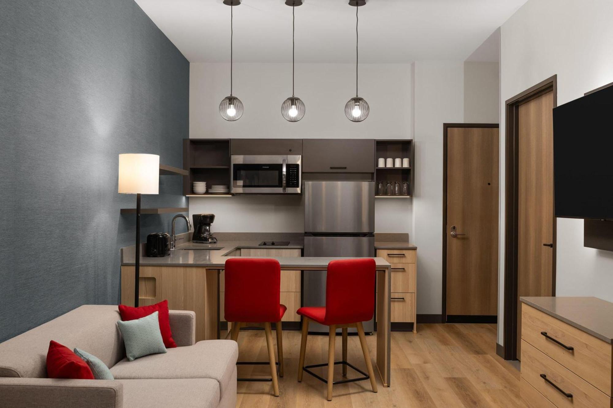Queen Room - Hearing Accessible/Non-Smoking