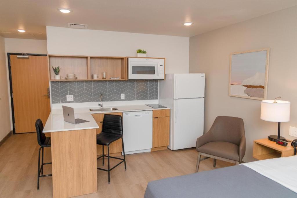 Deluxe King Suite